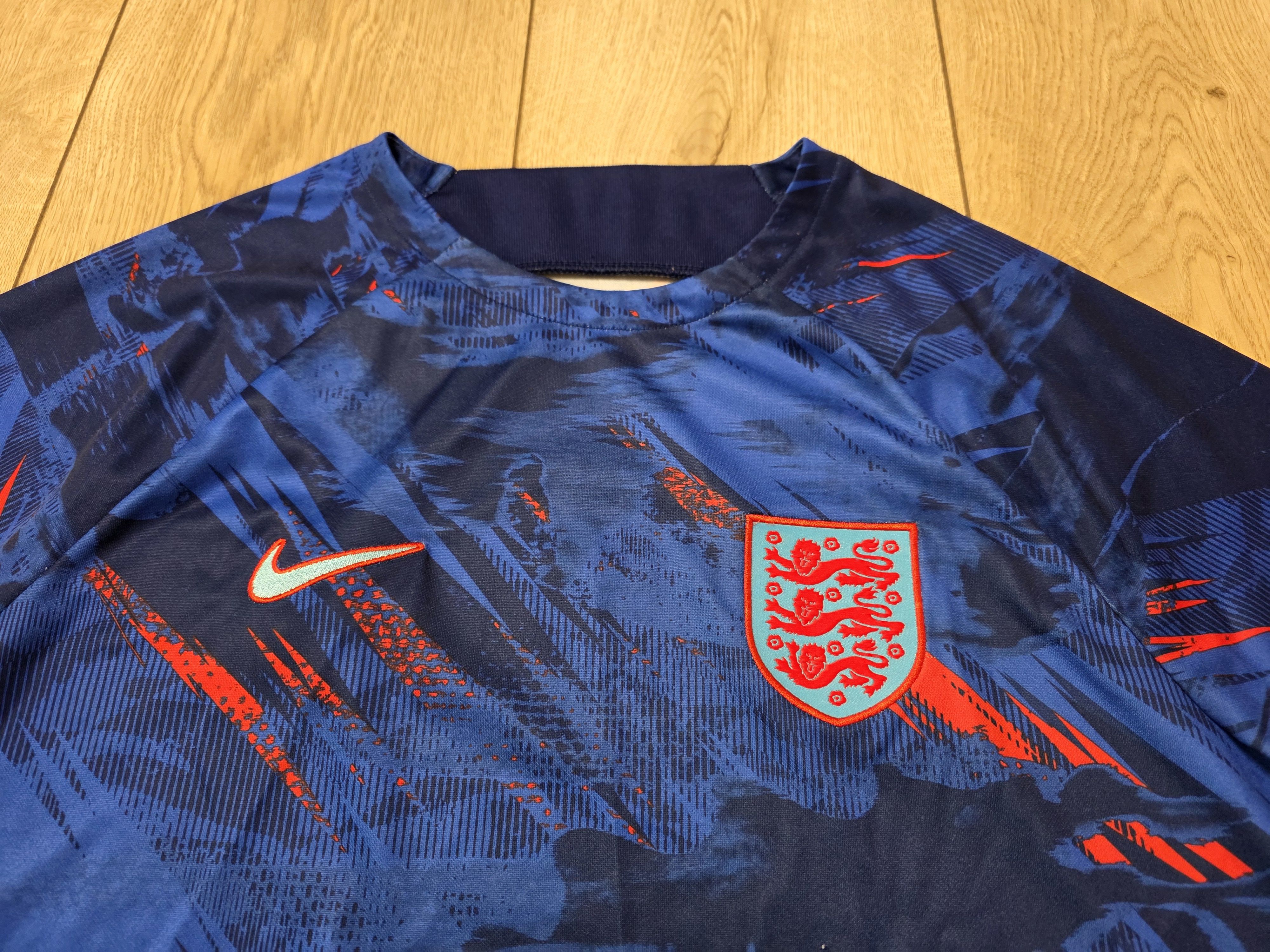 Nike ENGLAND 2022 2023 PRE-MATCH FOOTBALL SHIRT SOCCER JERSEY Size US M / EU 48-50 / 2 - 3 Thumbnail