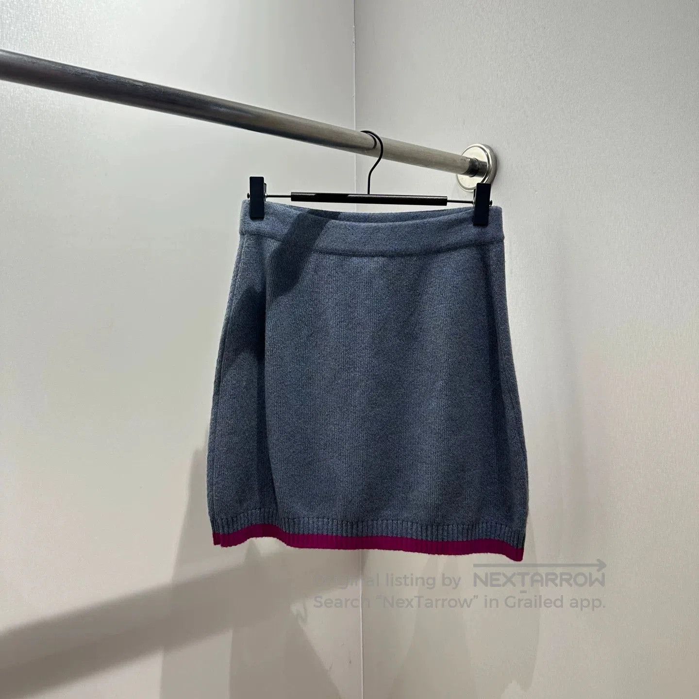 Chanel Chanel Color-Blocked Logo Clasp Cashmere Skirt. Size 33" - 2 Thumbnail