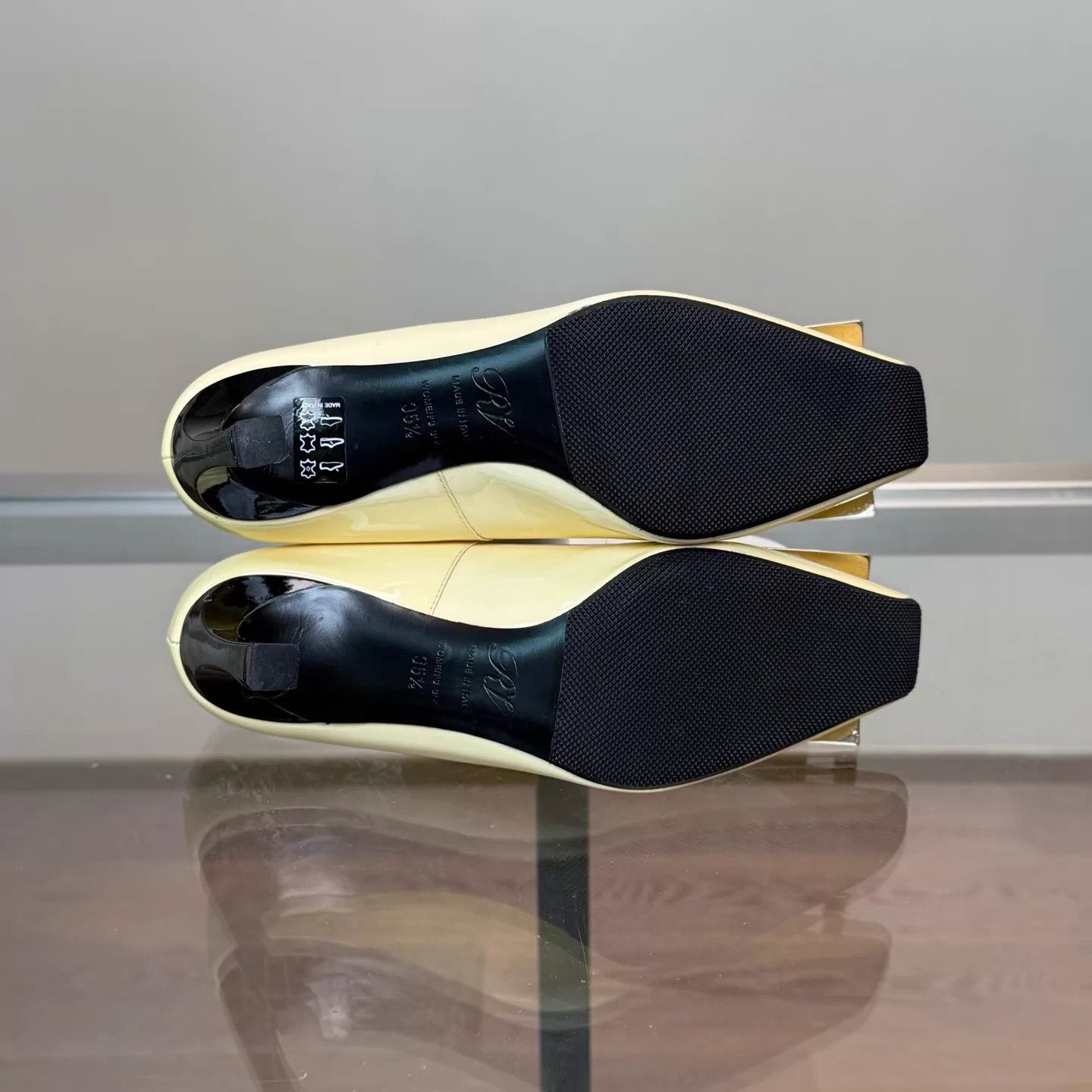 Roger Vivier RV patent leather square buckle heels 35.5 99 Size US 5 / IT 35 - 6 Thumbnail