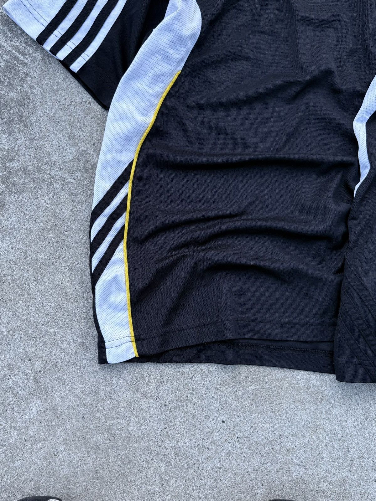 Other Vintage Adidas Y2K streetwear track rare shirt Size US S / EU 44-46 / 1 - 5 Thumbnail