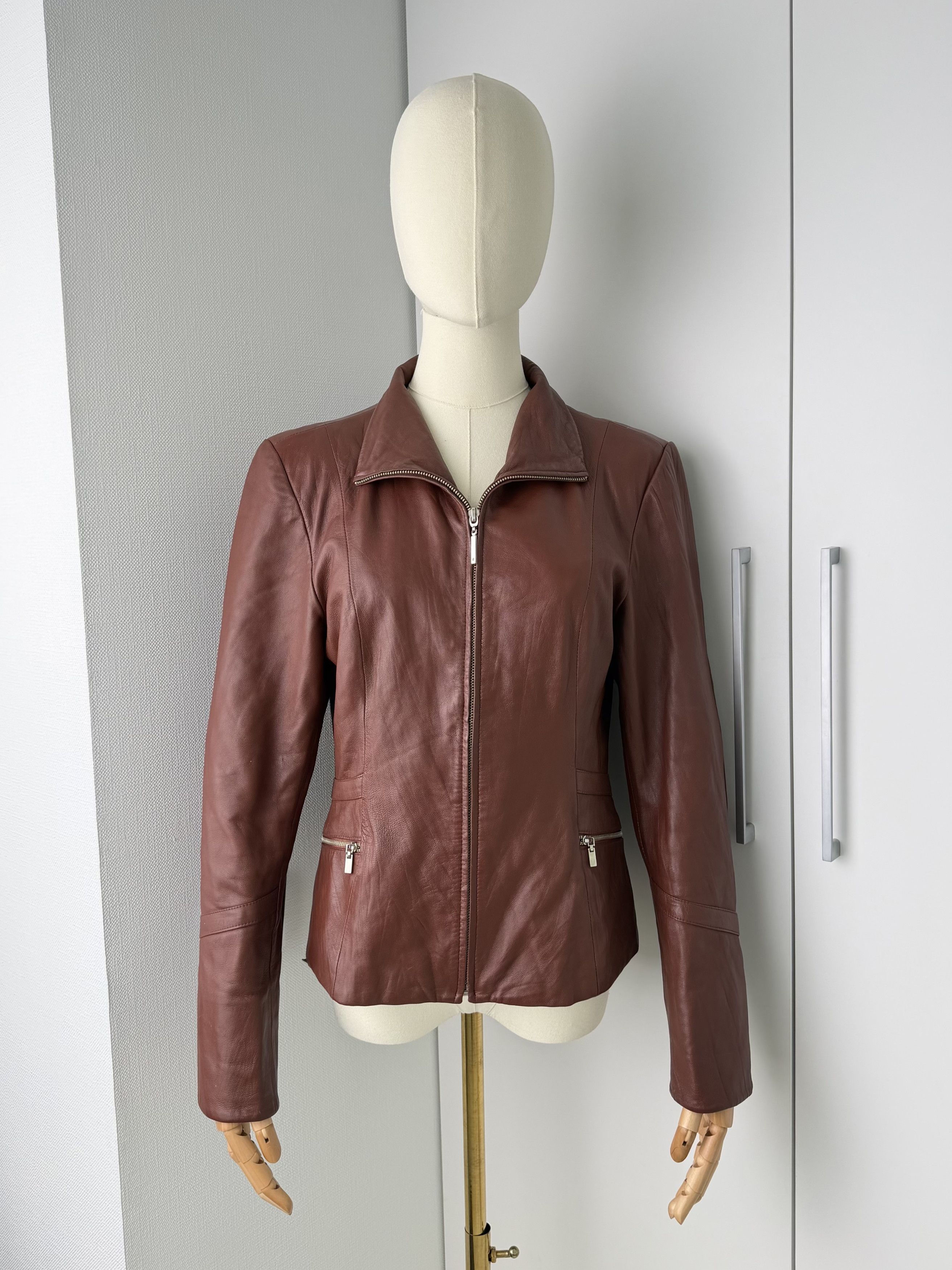 Japanese Brand Vintage Women's Brown Leather Jacket Zip Up Fitted Classic Size M / US 6-8 / IT 42-44 - 1 Thumbnail