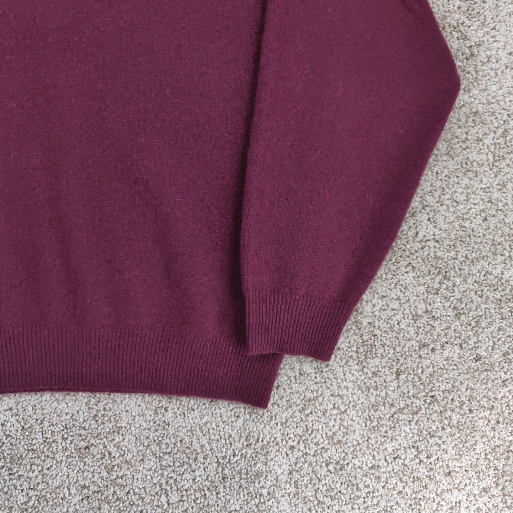 Vintage Woods & Gray Sweater Mens 2XL V Neck 100% Cashmere Pullover Red/Maroon Solid Knit All Seasons Casual Fashion" Size US XXL / EU 58 / 5 - 4 Thumbnail