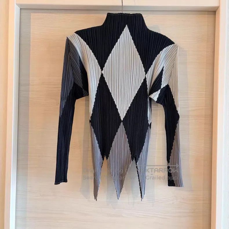 Issey Miyake Issey Miyake Black and White Color-blocked Ruched High-nec Size L / US 10 / IT 46 - 1 Thumbnail