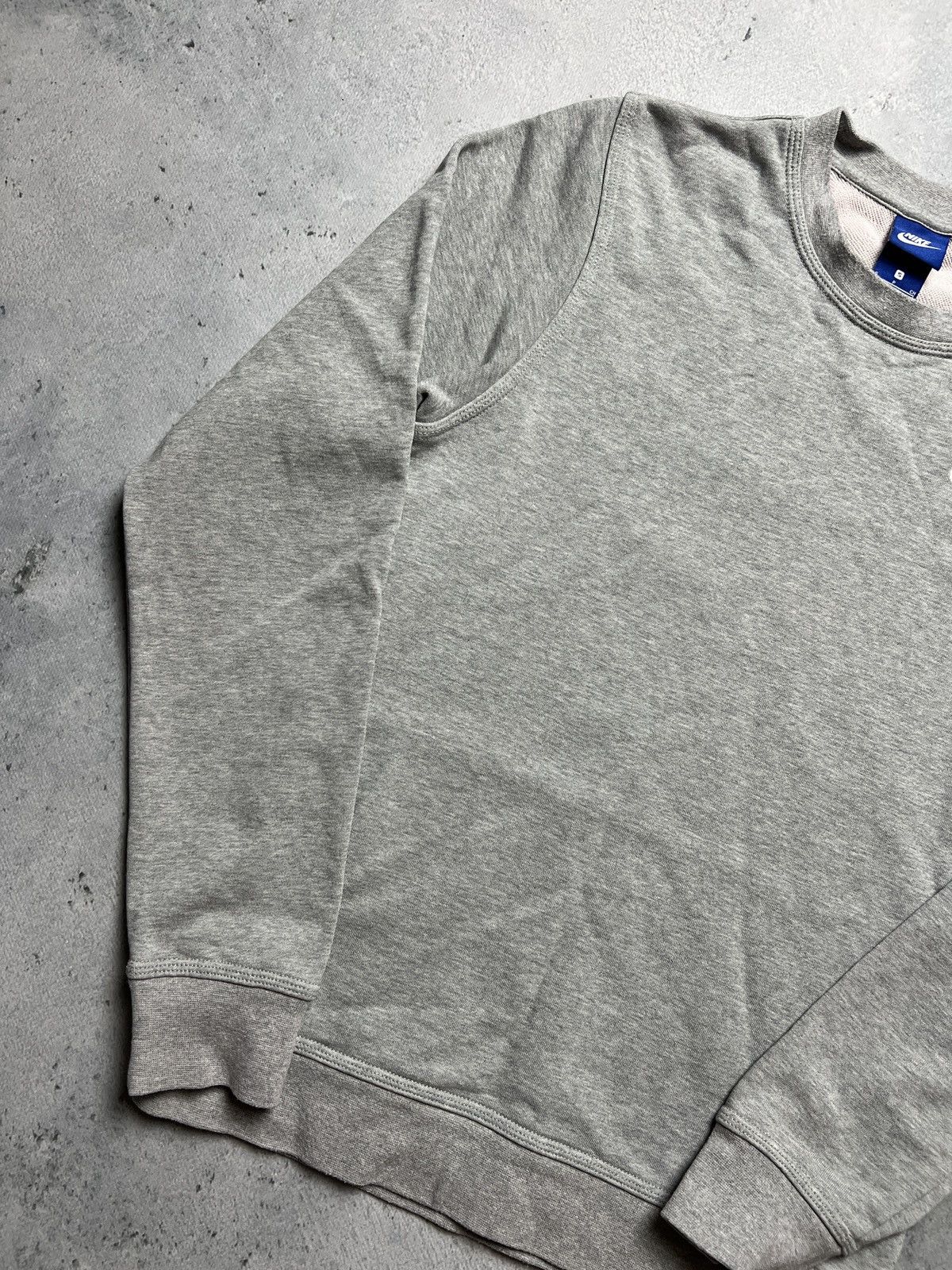Nike Vintage Crewneck Nike boxy baby swoosh y2k fits logo USA 🇺🇸 Size US S / EU 44-46 / 1 - 4 Thumbnail