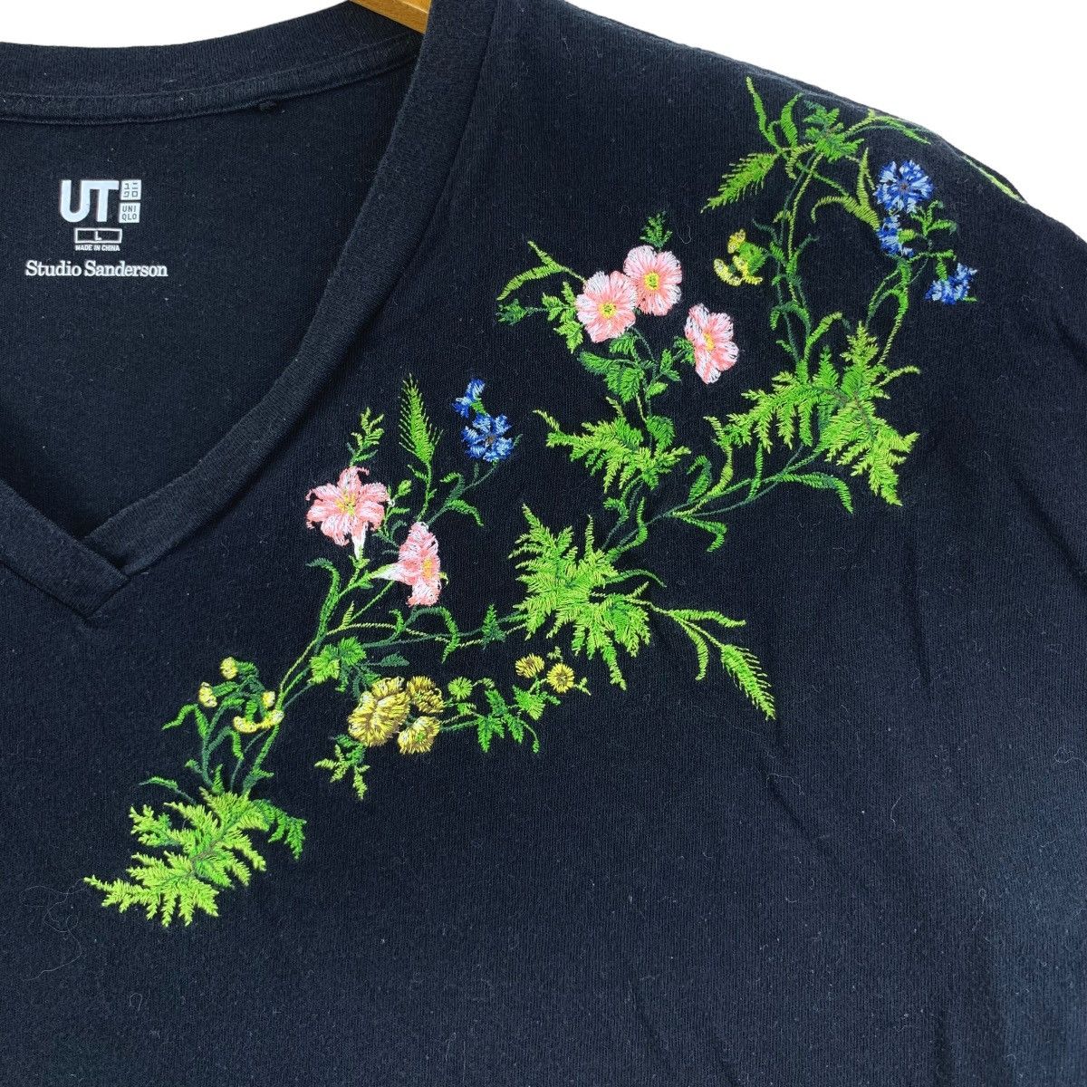 Uniqlo UNIQLO x STUDIO SANDERSON Flowers Art Tee Shirt Size L / US 10 / IT 46 - 3 Thumbnail