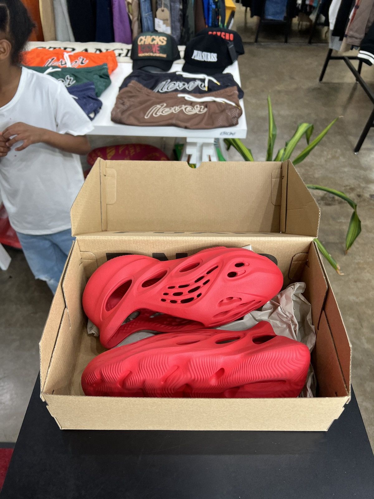 Adidas Adidas Yeezy Foam RNNR Vermillion Sz. 6 (2021) Size US 6 / EU 39 - 10 Thumbnail