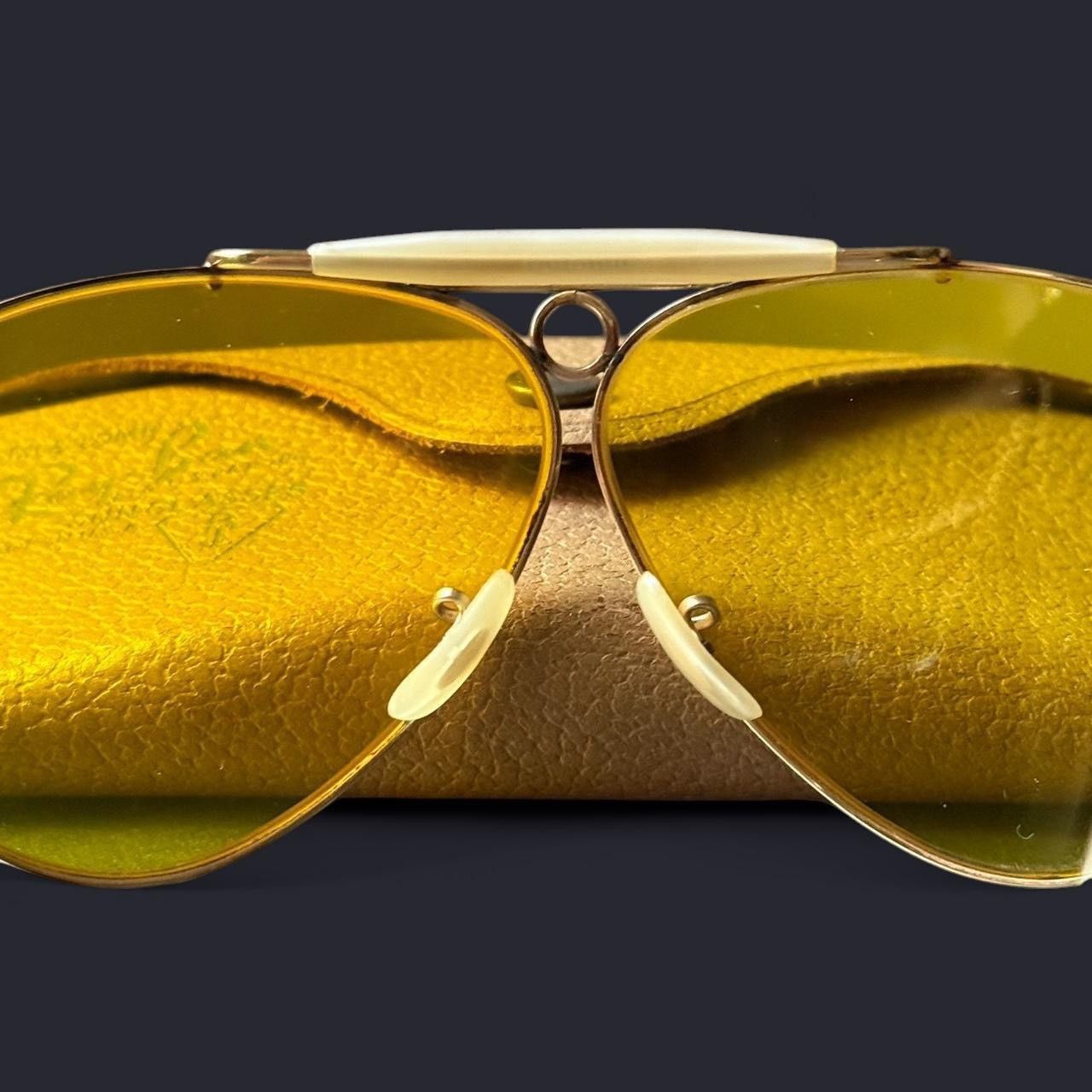 RayBan 1960's VINTAGE BAUSCH & LOMB RAY-BAN AMBERMATIC SUNGLASSES Size ONE SIZE - 6 Thumbnail