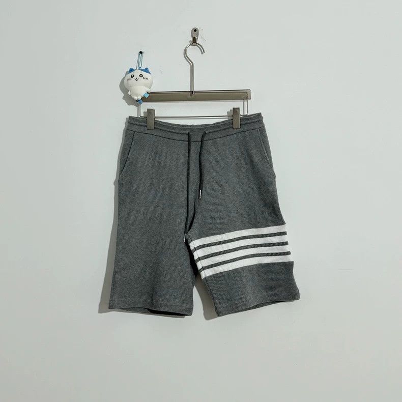 Thom Browne Thom Browne Gray Waffle Shorts Size 2-dmc Size US 36 / EU 52 - 1 Thumbnail