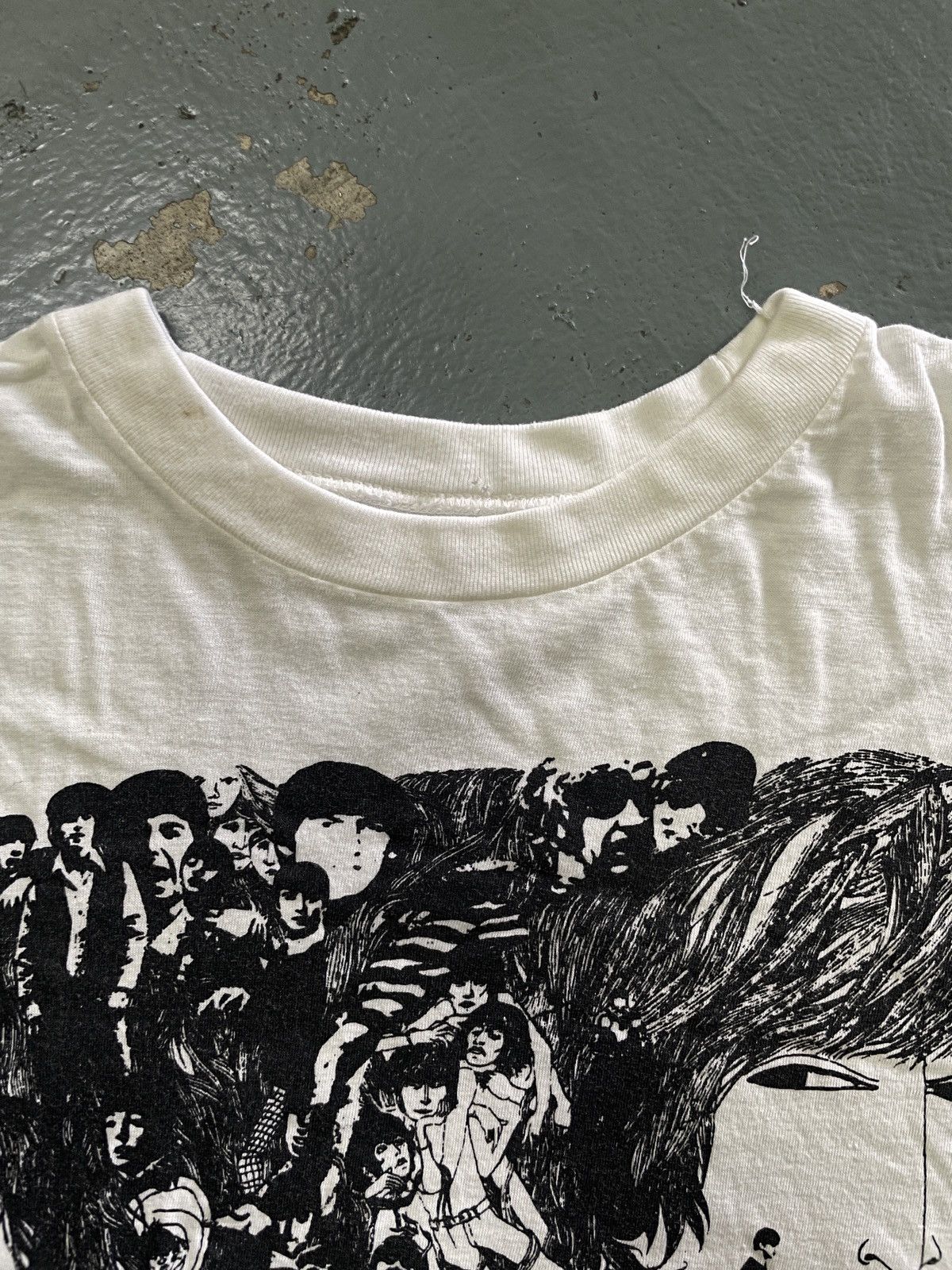 Band Tees × Vintage Vintage 80s Arts The Beatles “REVOLVER” Album Band Tees Size US M / EU 48-50 / 2 - 4 Thumbnail
