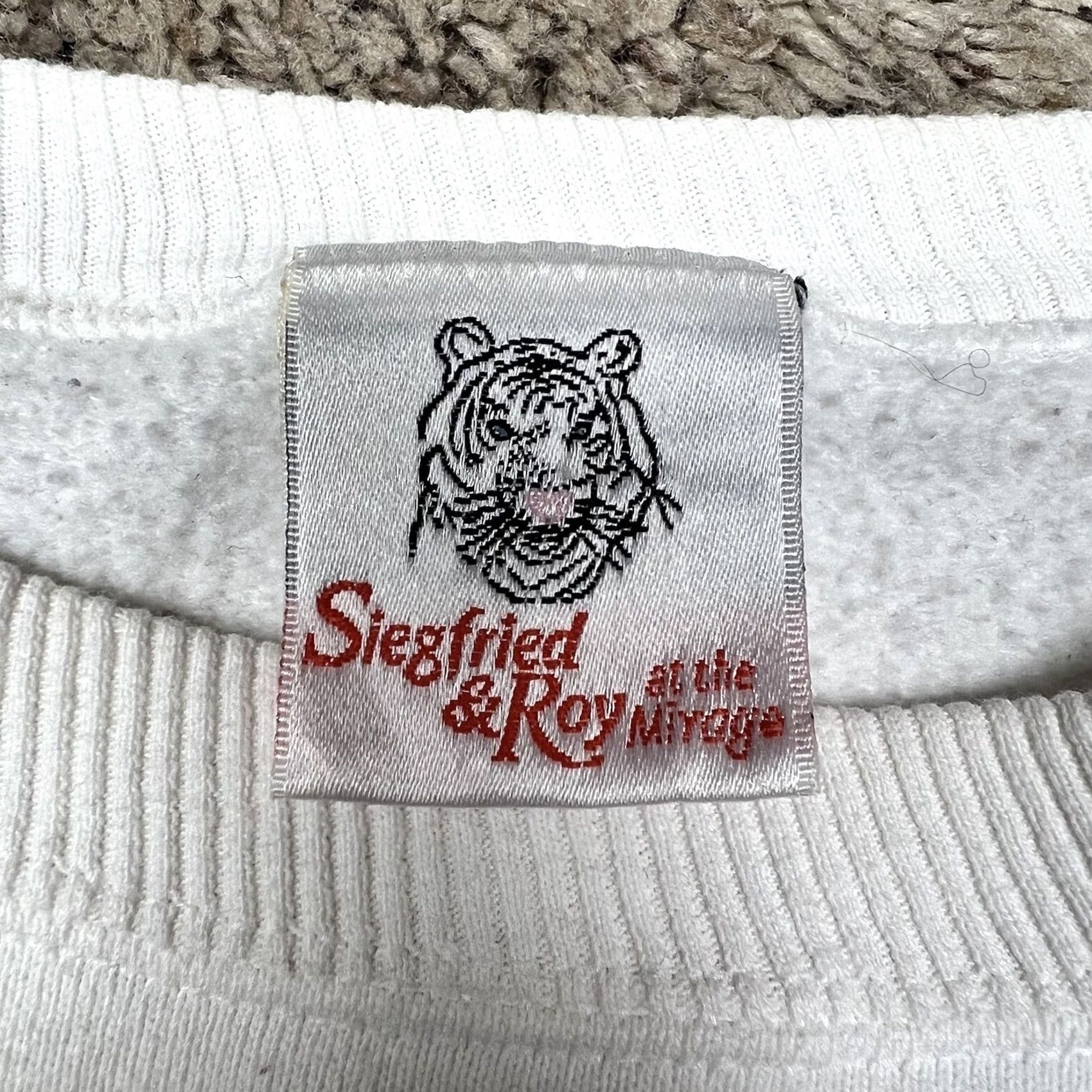 Vintage VINTAGE Siegfried & Roy Sweatshirt Las Vegas White Tiger Christmas Crew Neck Pullover L Men Large White Tigers Graphic Print Size US L / EU 52-54 / 3 - 2 Thumbnail