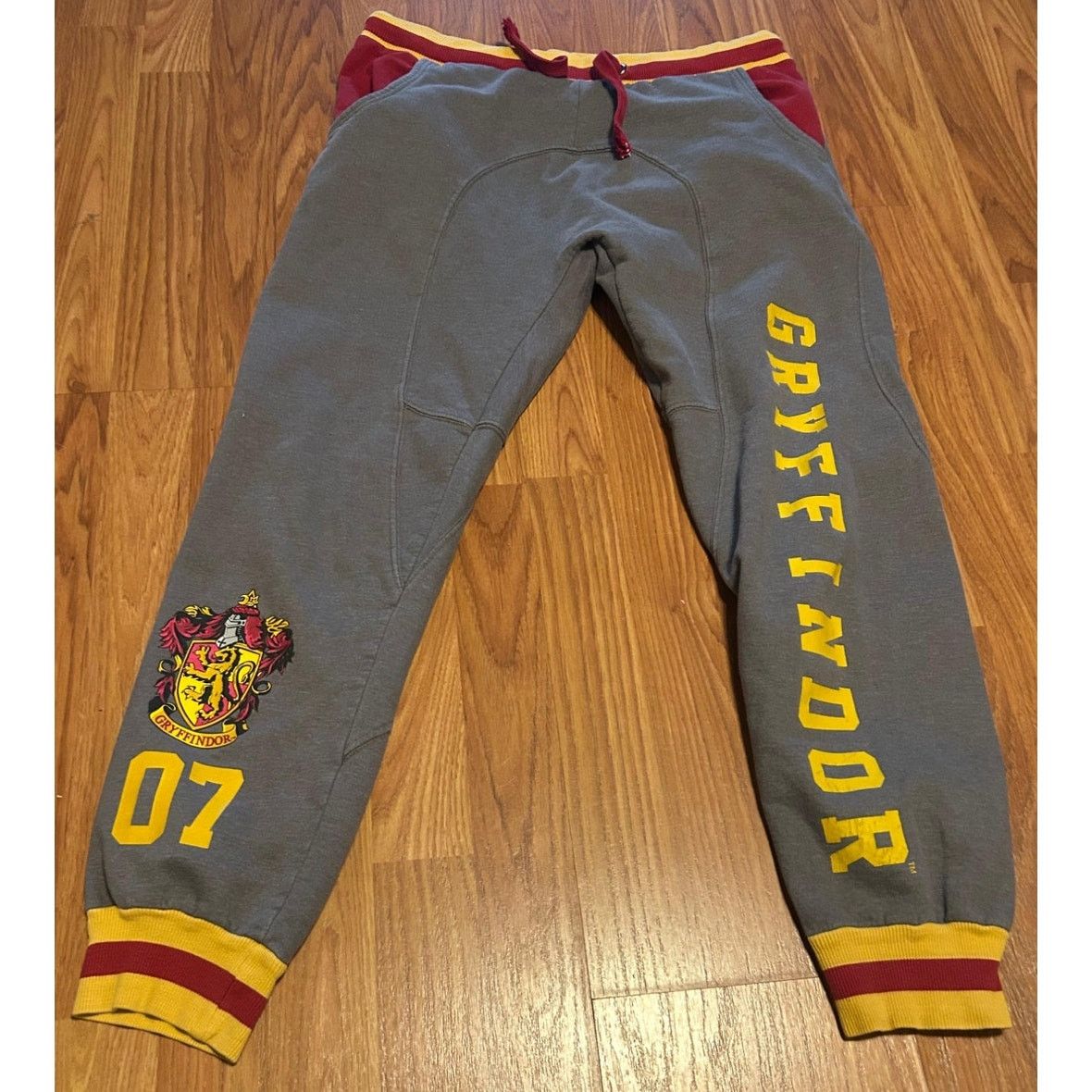 Harry Rosen Harry Potter Gryffindor Sweatpants - Women's Size Small Size 22" - 5 Thumbnail