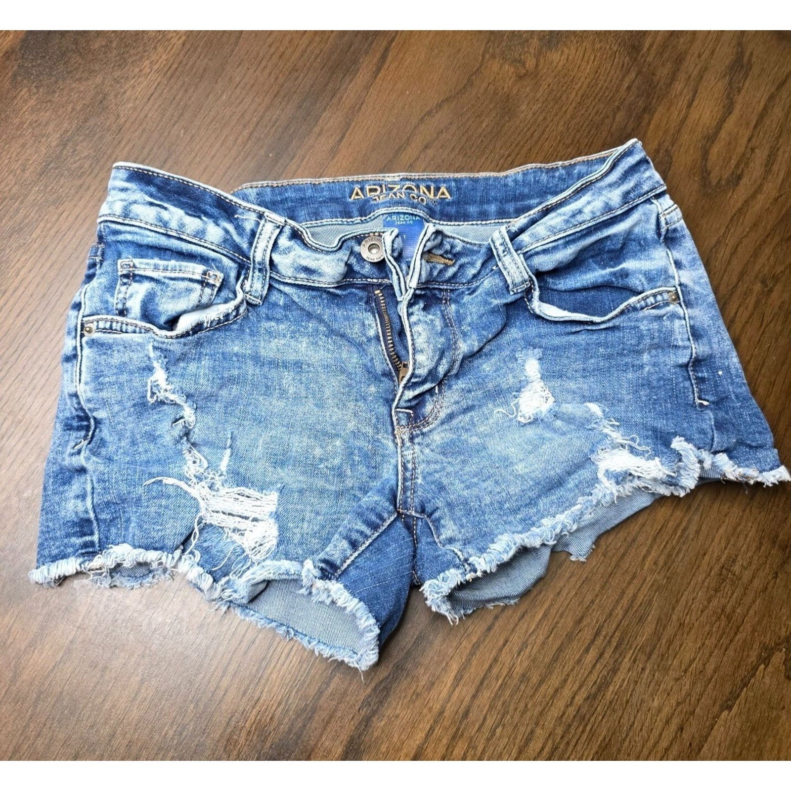 Arizona Jean Co. Arizona distressed jean shorts. soft & stretchy size 1 Size 25" / US 0 / IT 36 - 2 Thumbnail