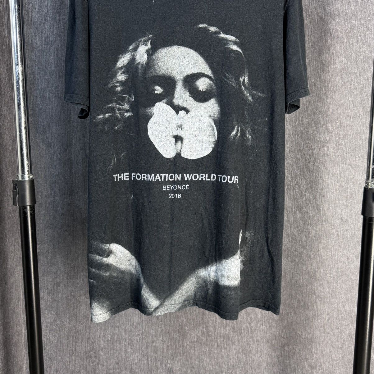 Beyonce Beyoncé tour T-shirt 2016 vintage tee Size L Size US L / EU 52-54 / 3 - 3 Thumbnail