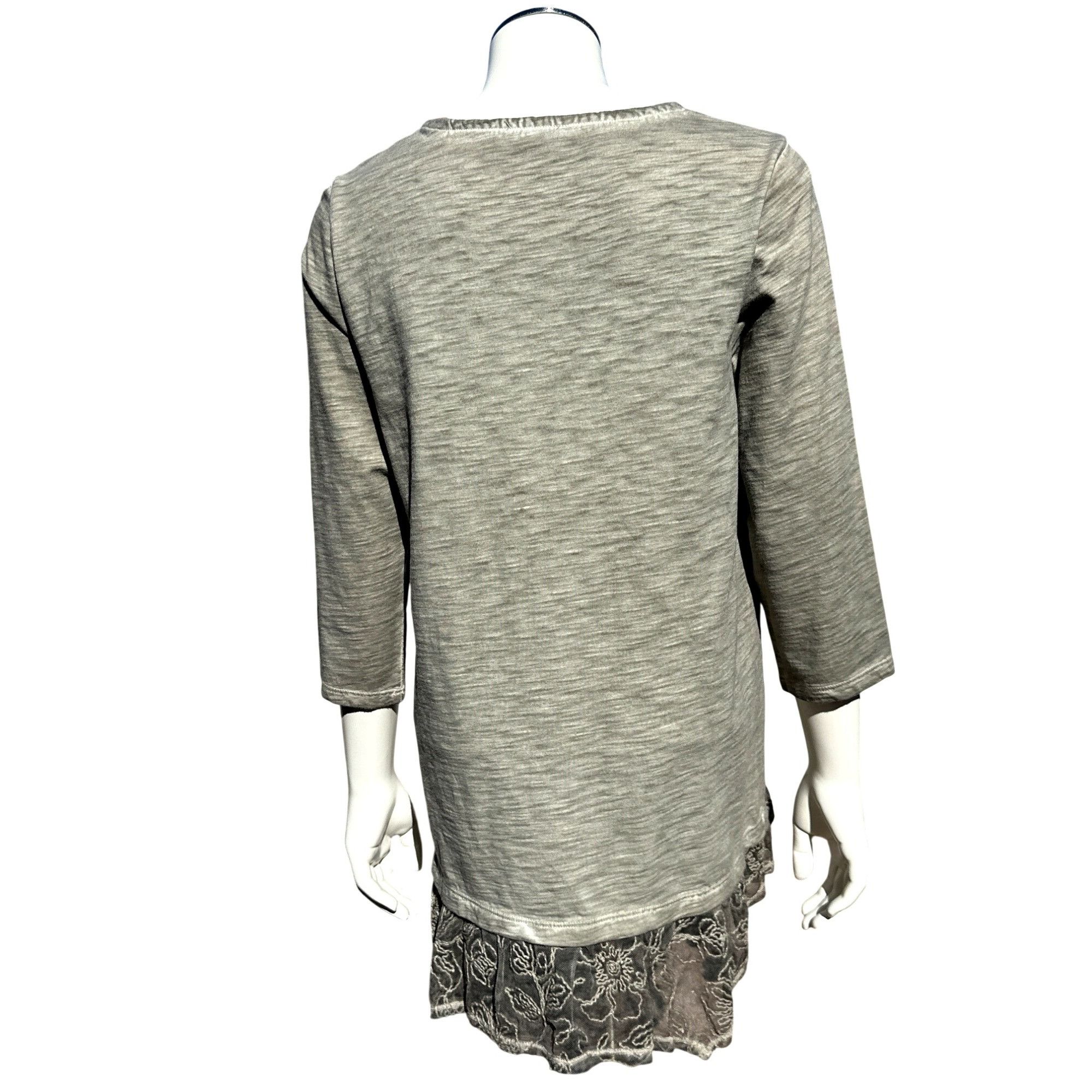 Chicos Chicos Olive Green Gray Blouse Top Embroidered Lace Hem Scoo Size XS / US 0-2 / IT 36-38 - 3 Thumbnail