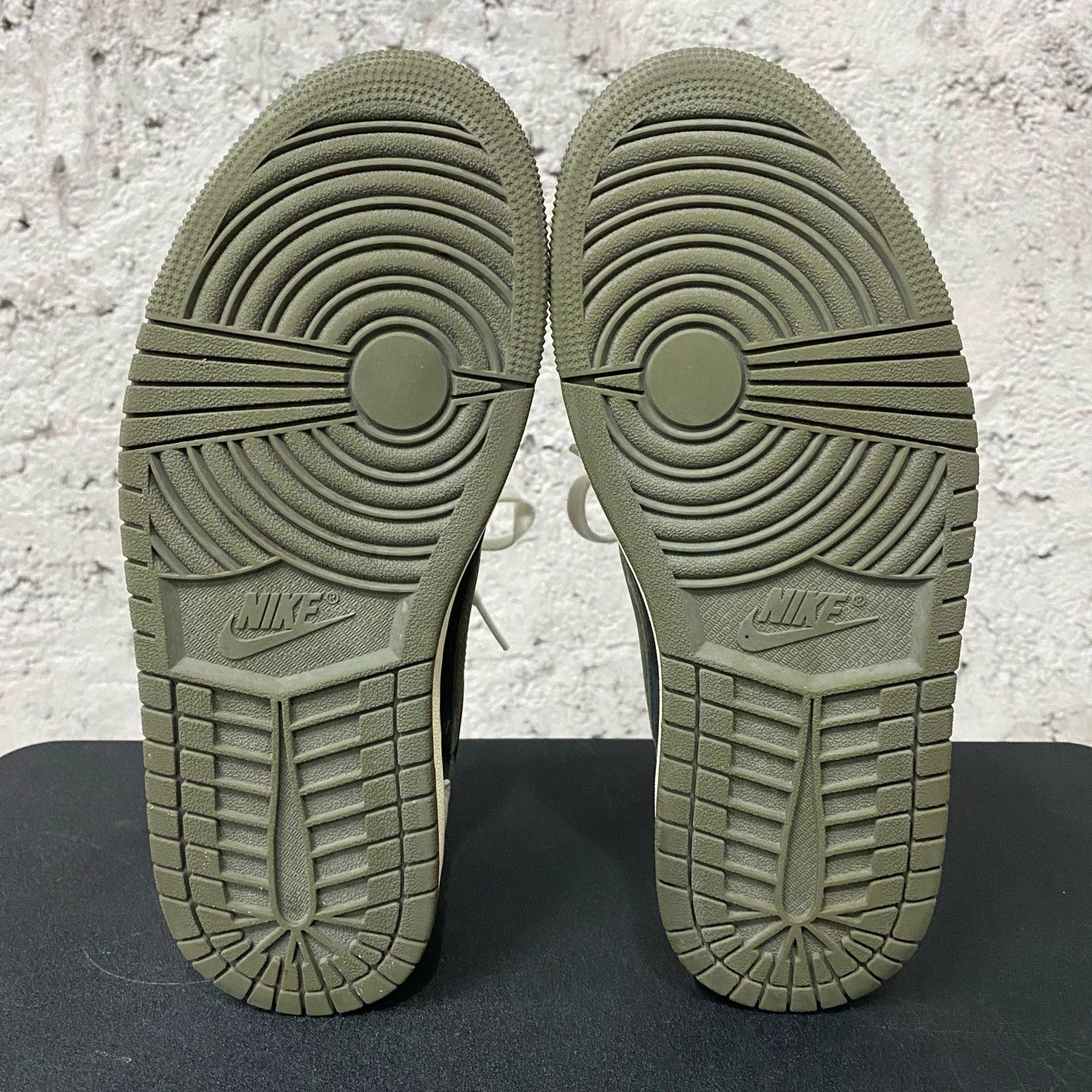 Aje AJ1 Reverse Swoosh Shoes, Size: 39 Size US 9 / IT 39 - 2 Thumbnail