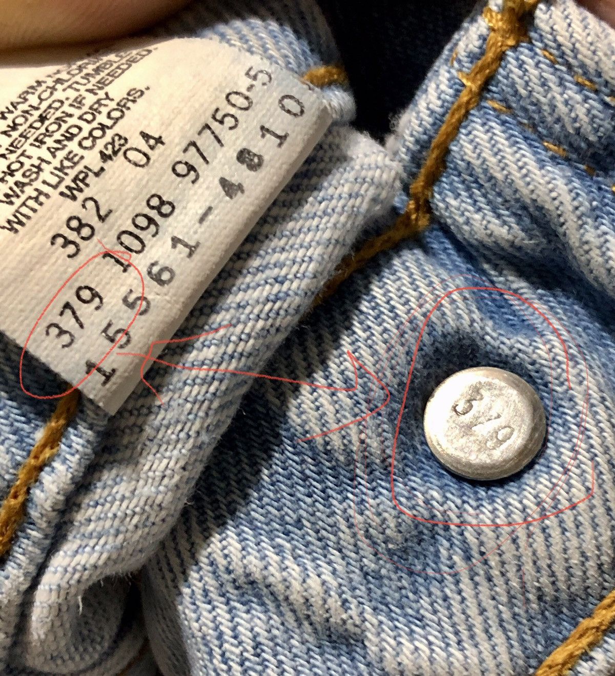 Levi's × Vintage Vintage Levi’s 560 US Made Loose Fit Denim Jeans Size 16 Size 38" / US 16 / IT 52 - 10 Thumbnail
