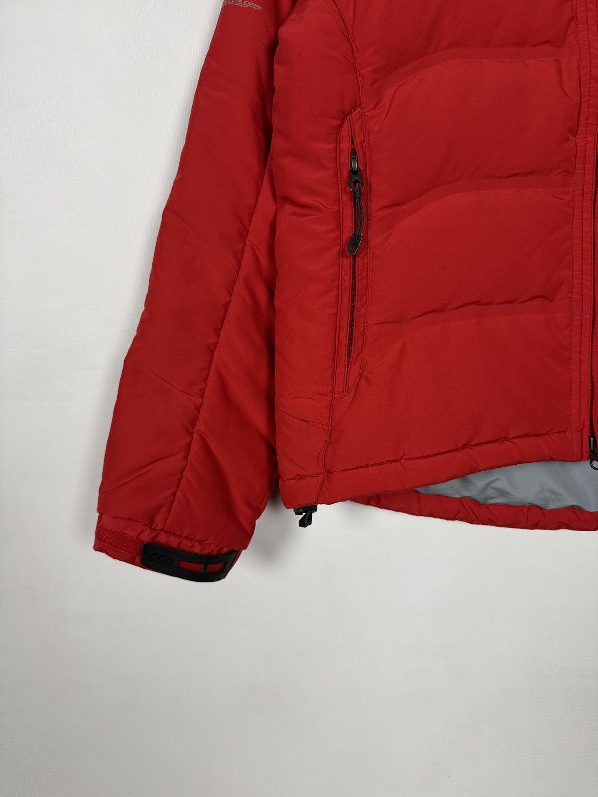 Nike ACG Nike ACG Down Jacket Full Zip Red Outdoor Hiking Size S Size S / US 4 / IT 40 - 4 Thumbnail