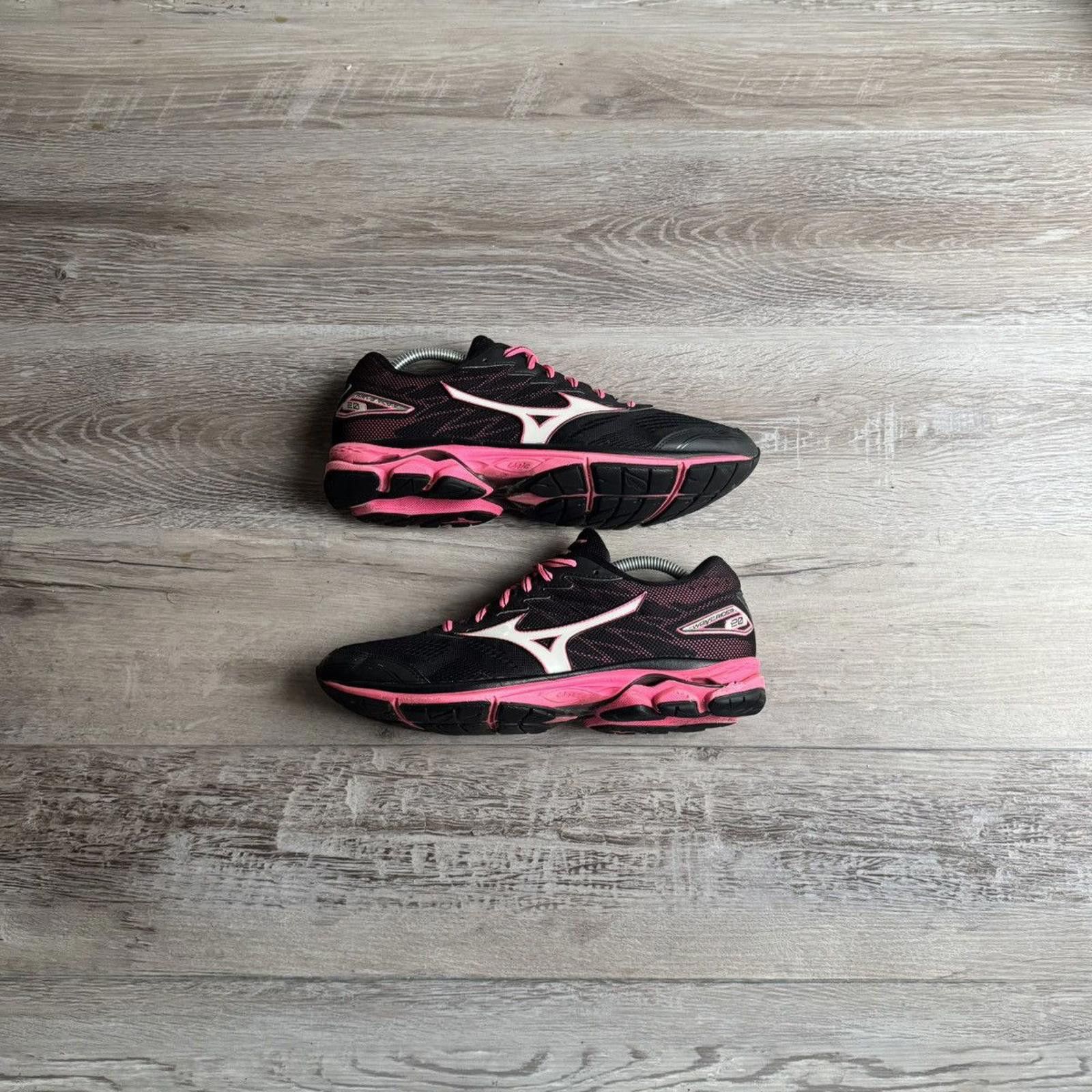 Mizuno MIZUNO • Wave Rider 20 "Black/Pink" (9.5M) Size US 9.5 / EU 42-43 - 1 Thumbnail