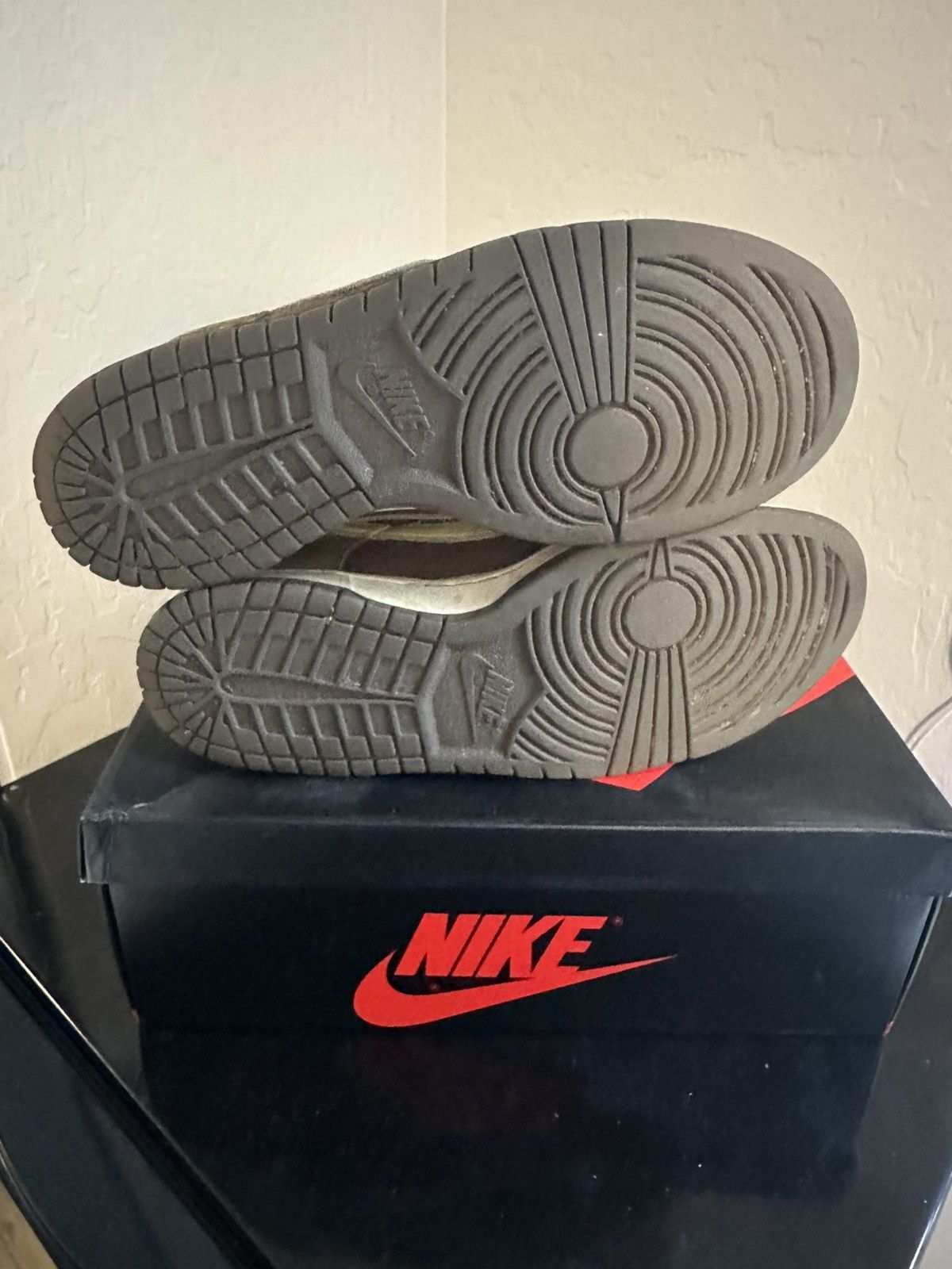 Nike × Undefeated Nike Dunk Low SP Undefeated 'Canteen' Size US 9 / EU 42 - 3 Thumbnail
