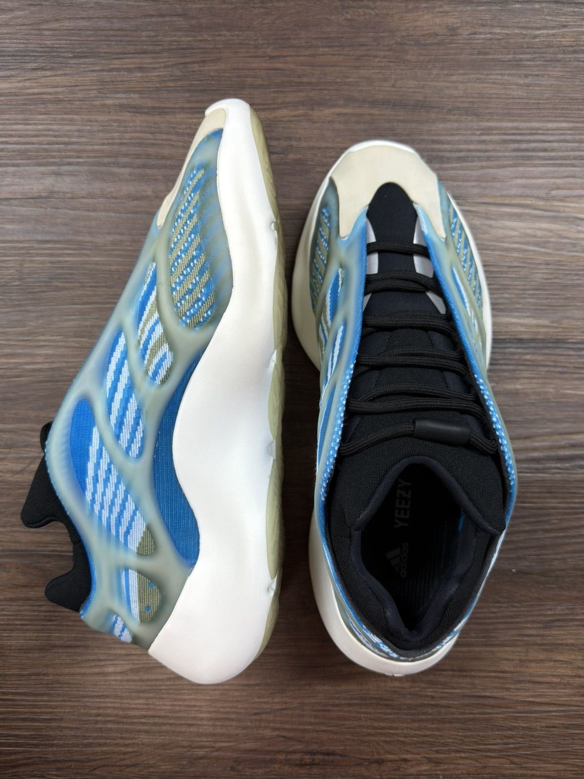 Yeezy Yeezy 700 v3 Arzareth 10US Size US 10 / EU 43 - 6 Thumbnail