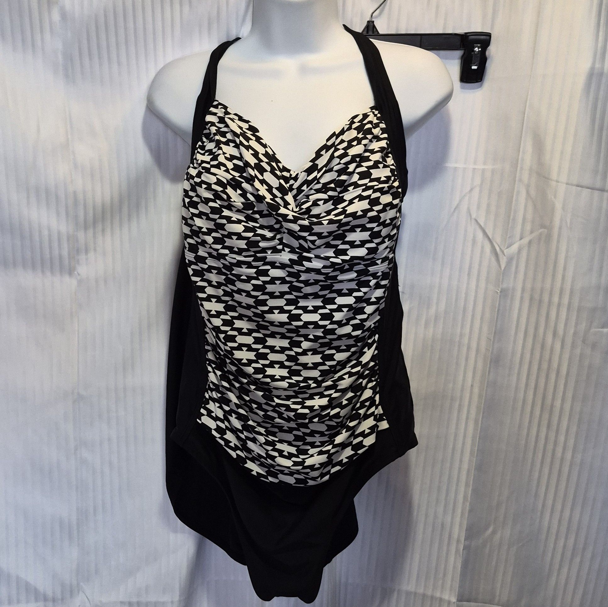 Other Pure Energy 22W Black & Wht Geometric One-Piece Swimsuit Size XXL / US 16-18 / IT 52-54 - 1 Thumbnail