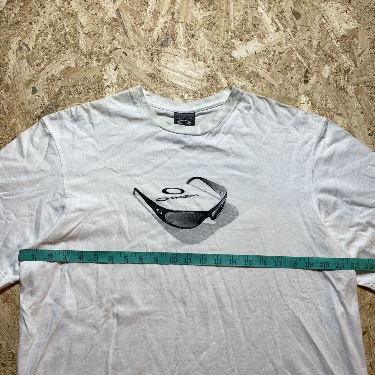 Oakley Vintage Y2K Oakley Tee Size US L / EU 52-54 / 3 - 11 Thumbnail