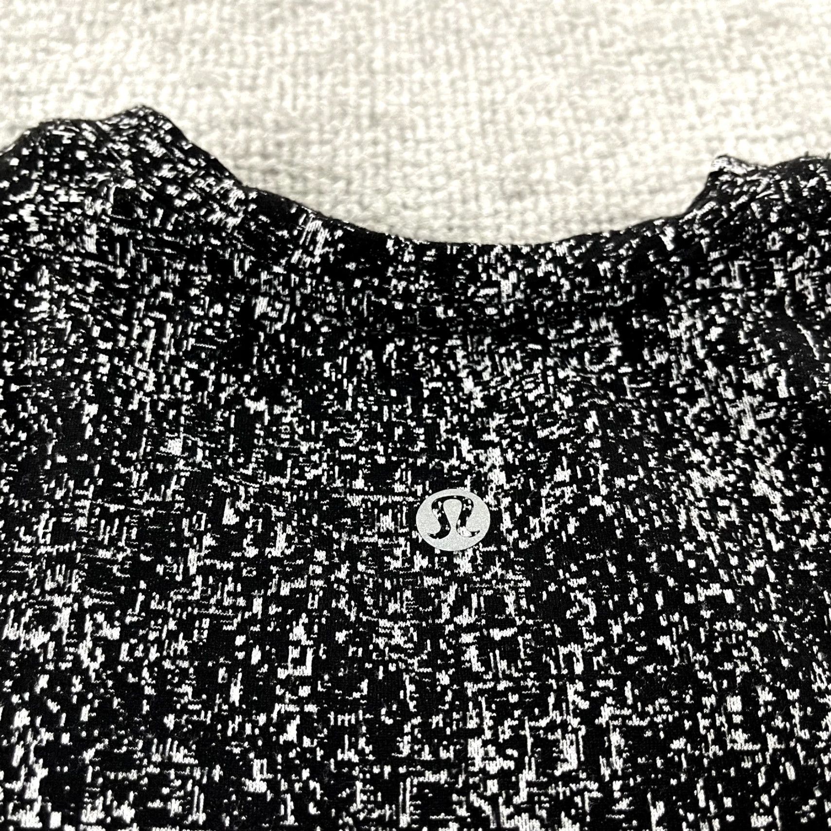 Lululemon LULULEMON Shirt Womens Size 4 Extra Mile Luon Suited Jacquard Top Long Sleeve Black Size S / US 4 / IT 40 - 2 Thumbnail