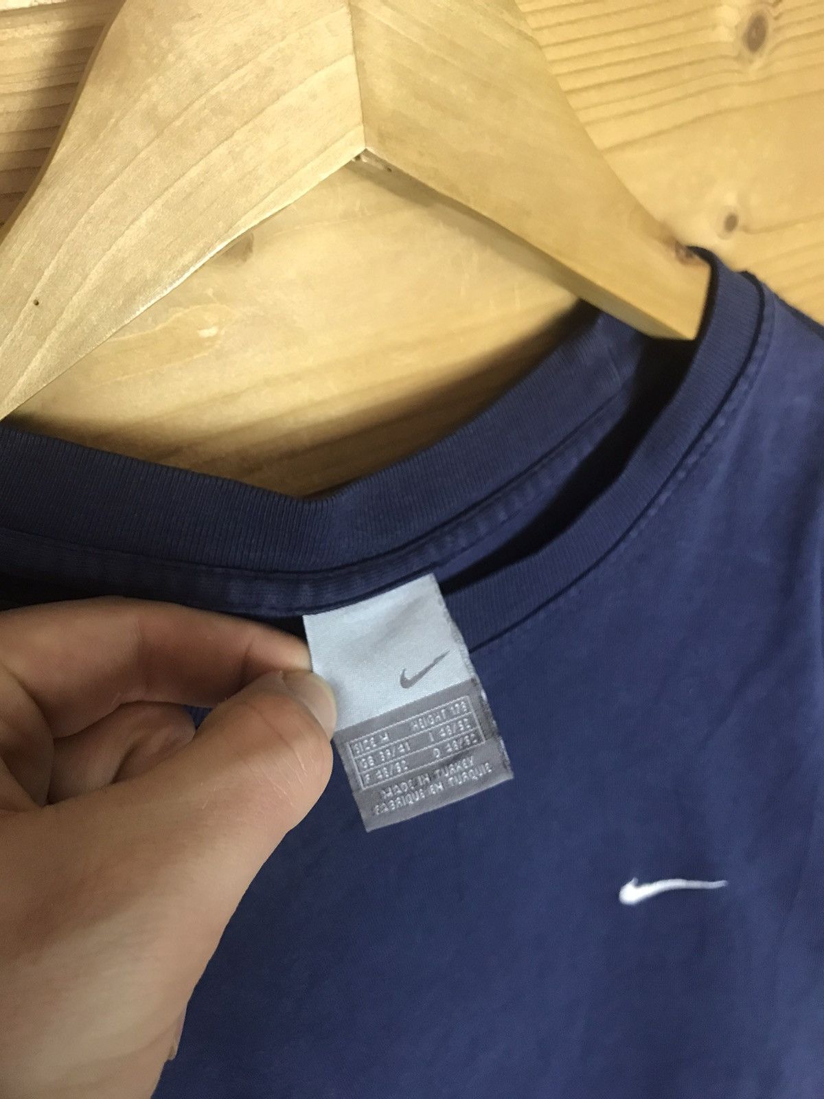 Vintage Vintage 00’s Nike small logo faded shirt Size US M / EU 48-50 / 2 - 5 Thumbnail