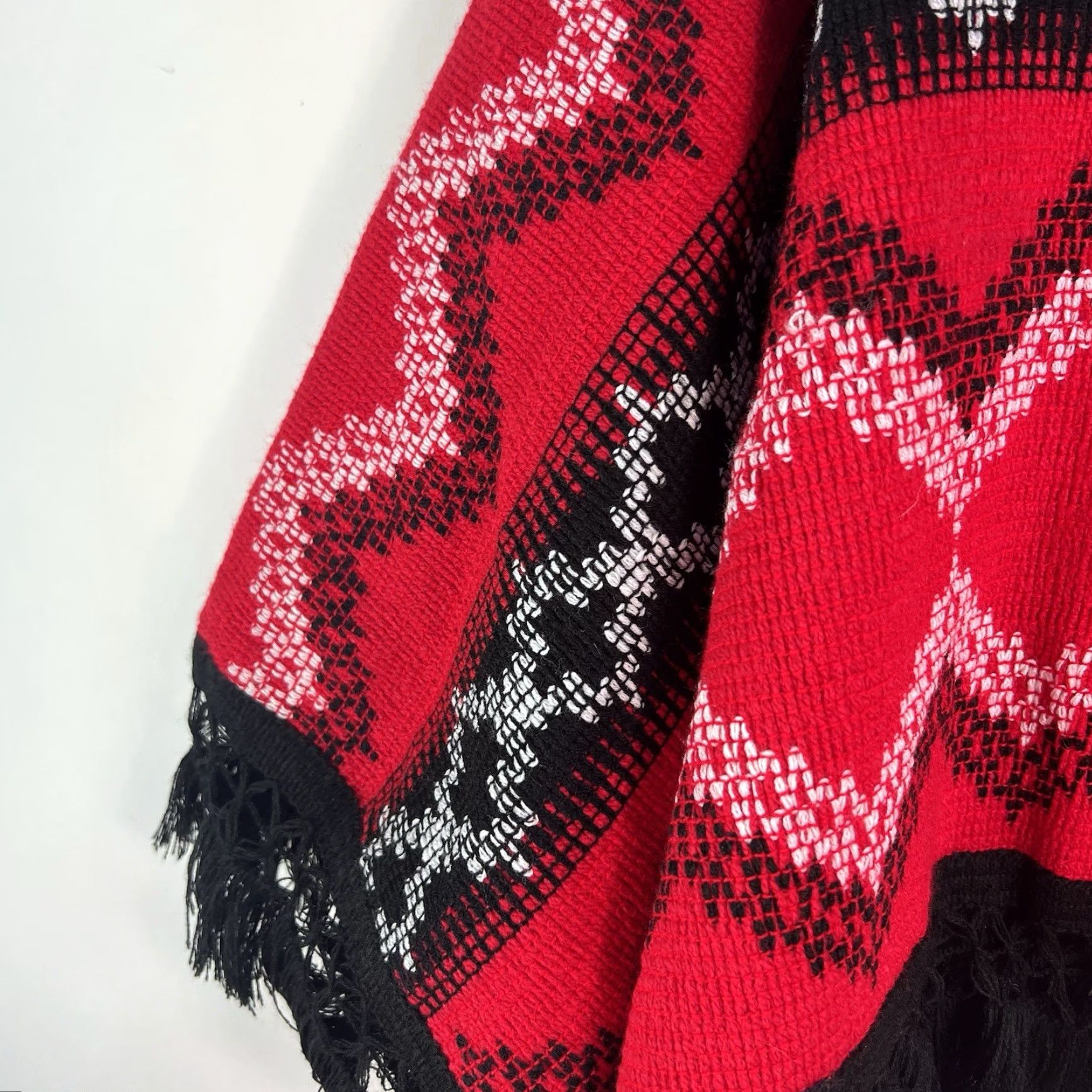 Vintage VINTAGE 60s 70s Knitted Red Black Plaid Poncho Fringe Hippie Boho Psychedelic Shawl/Wrap OS Womens Size ONE SIZE - 5 Thumbnail