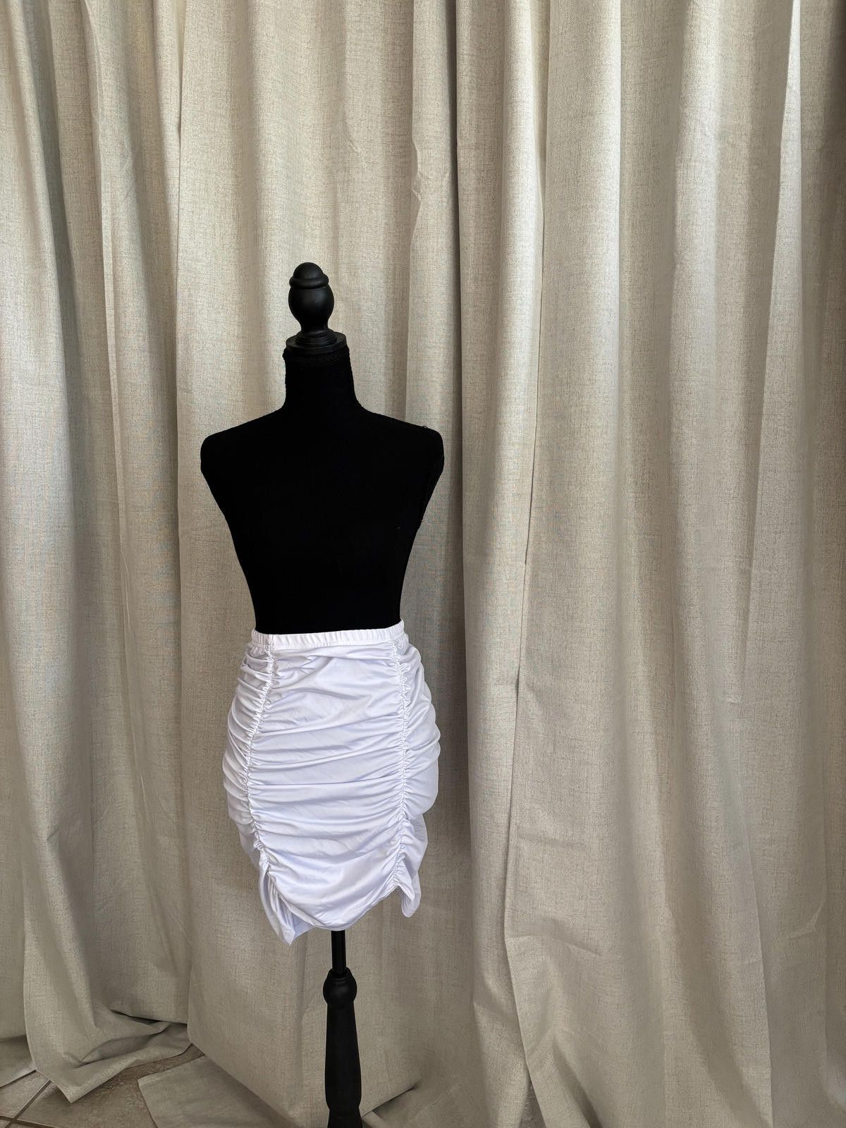 The Unbranded Brand Y2K inspo White Ruched Mini Skirt with Elastic Waistband NWT Size 30" / US 8 / IT 44 - 1 Thumbnail