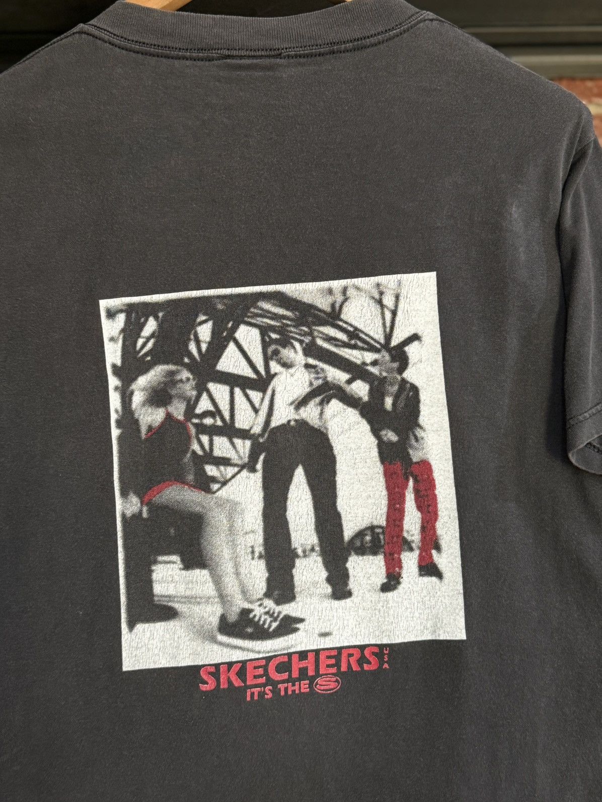 SKECHERS Vintage 90s Skechers Photo Tee Faded Size US M / EU 48-50 / 2 - 2 Thumbnail