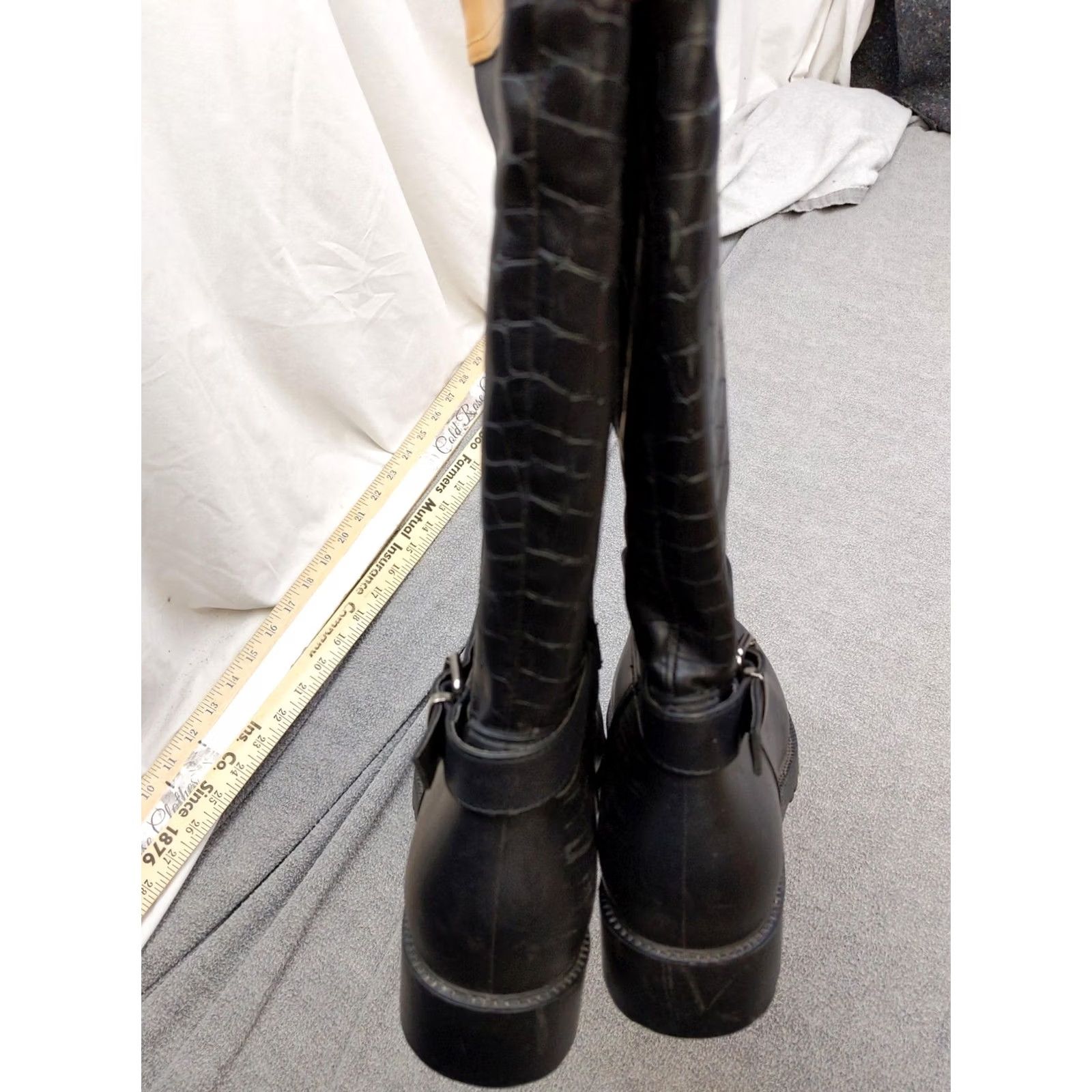 Forever 21 Forever Boots Womens Knee High Riding Zip Lug Sole Buckle Black Maroon Tan Cuff 8.5 Size US 9 / IT 39 - 4 Thumbnail