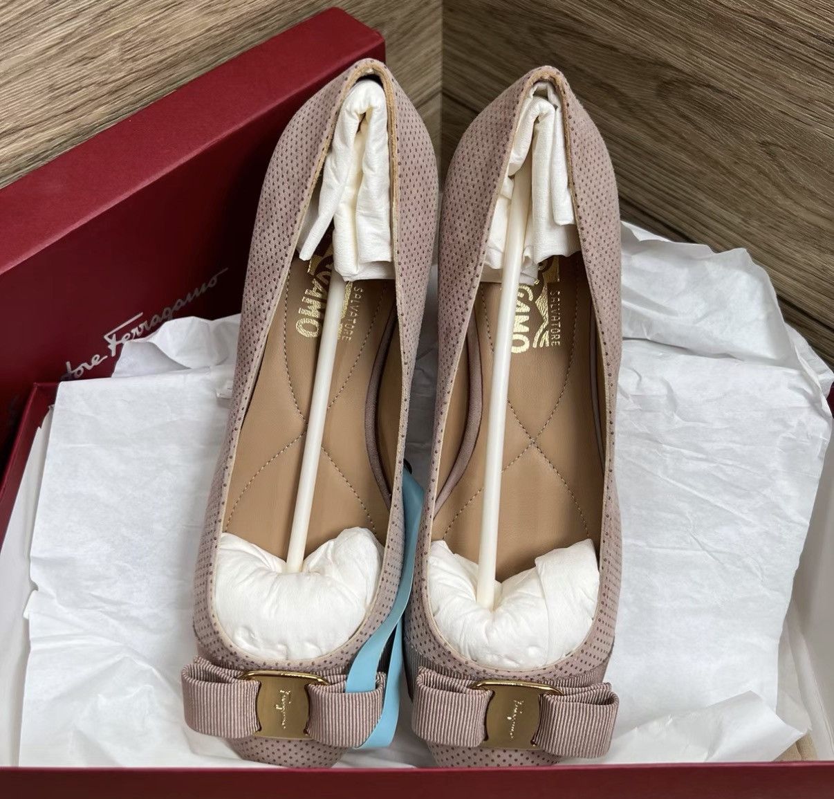 Salvatore Ferragamo Ferragamo Vara Gray Flat Shoes J41 Size US 7.5 / IT 37.5 - 2 Thumbnail