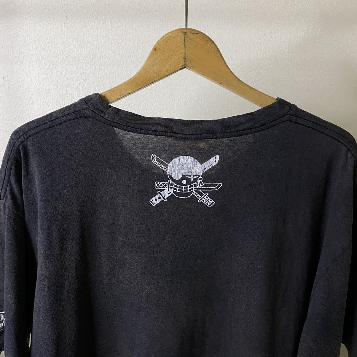 One Piece Vintage Y2K Roronoa Zoro Wanted Poster Faded Anime T Shirt Size US XL / EU 56 / 4 - 9 Thumbnail