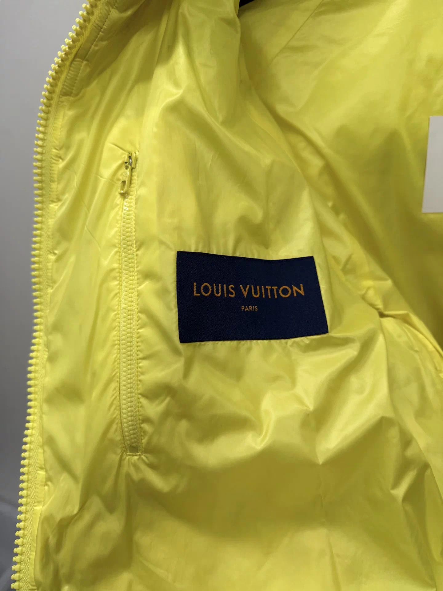 Louis Vuitton Louis Vuitton embossed all-over tag down jacket Size M / US 6-8 / IT 42-44 - 7 Thumbnail