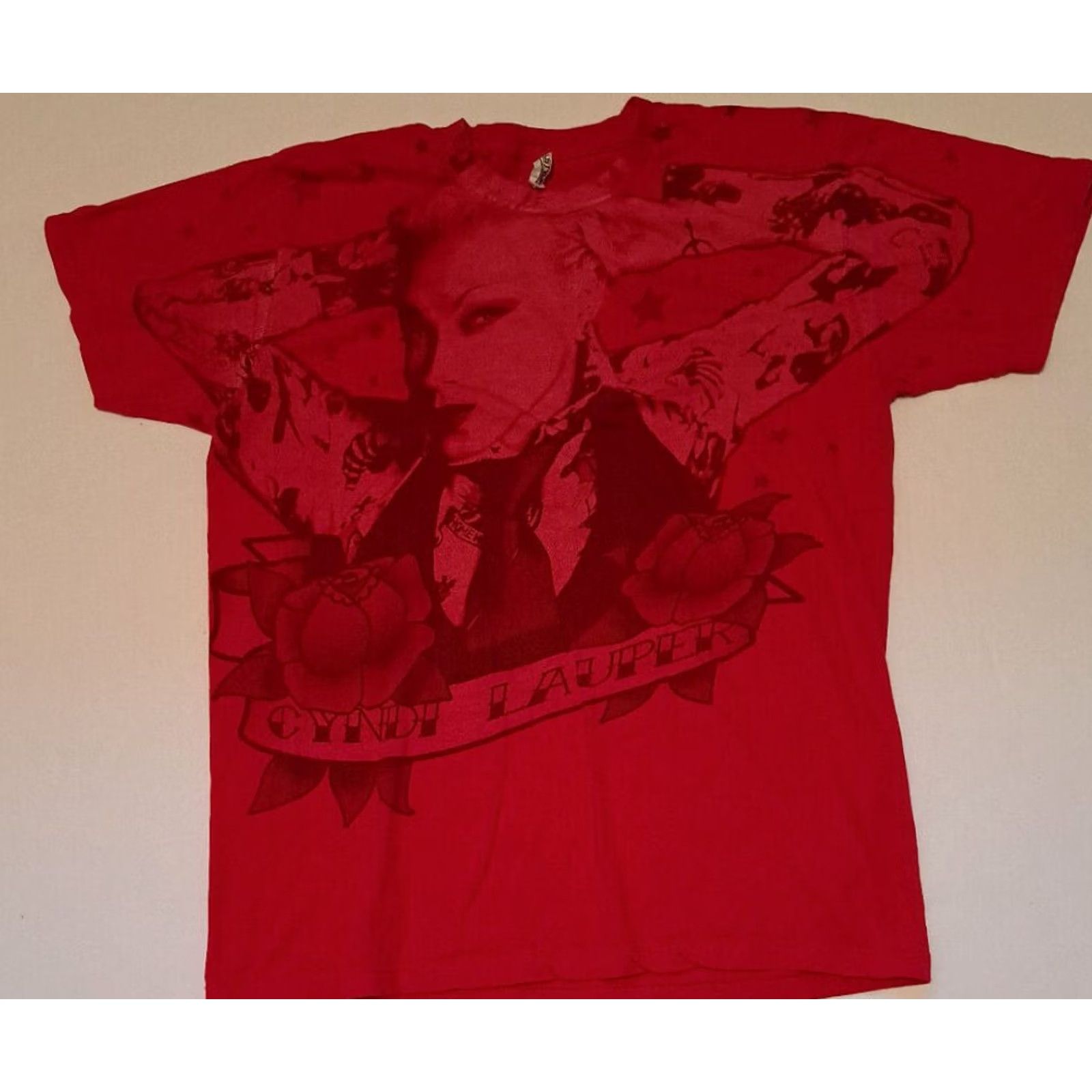 Vintage Vintage Cyndi Lauper Rock T-Shirt Red Medium Alstyle Size M / US 6-8 / IT 42-44 - 2 Thumbnail