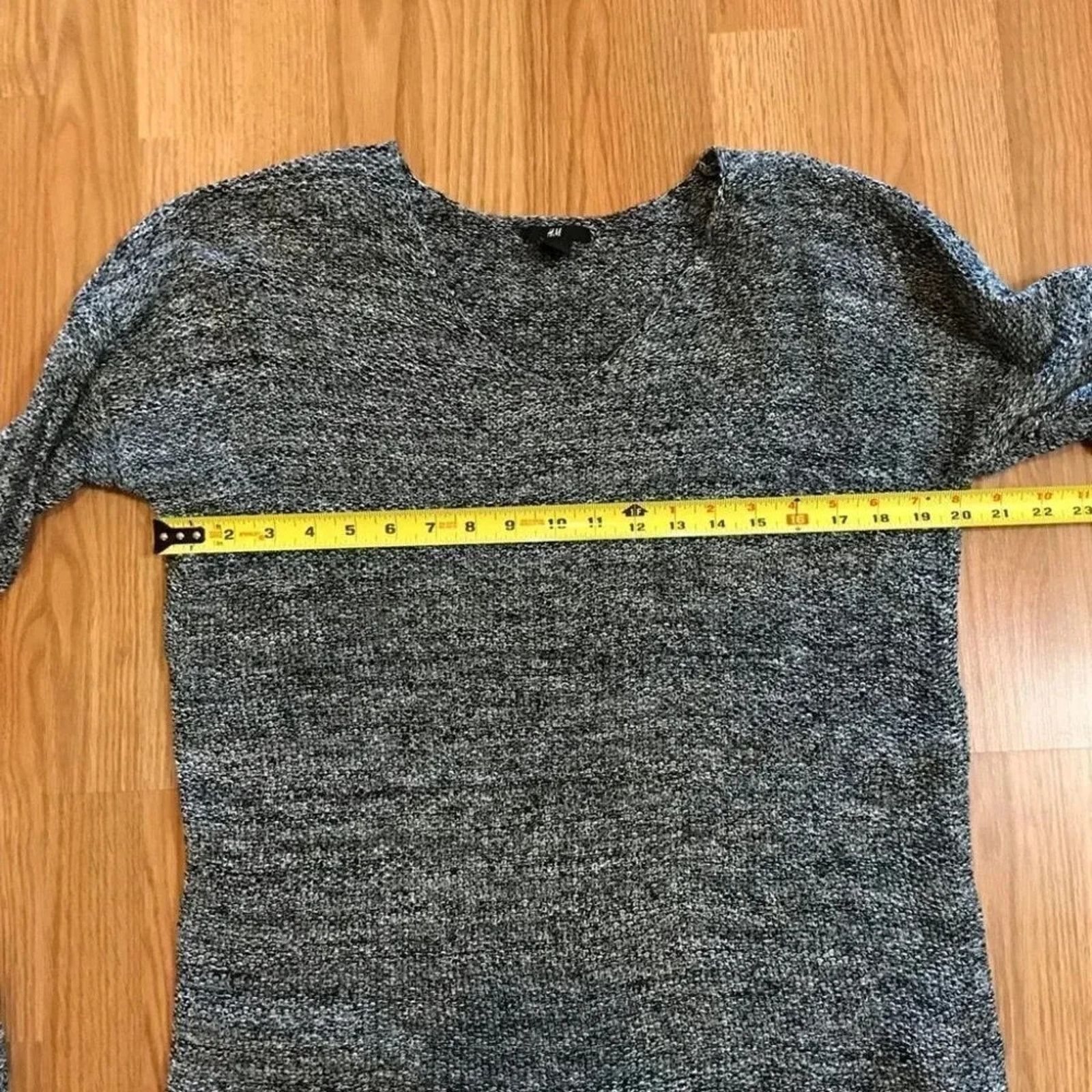 H&M H&M Womens Sz M Marled V-Neck Long Sleeve Sweater Black Grey Size M / US 6-8 / IT 42-44 - 5 Thumbnail