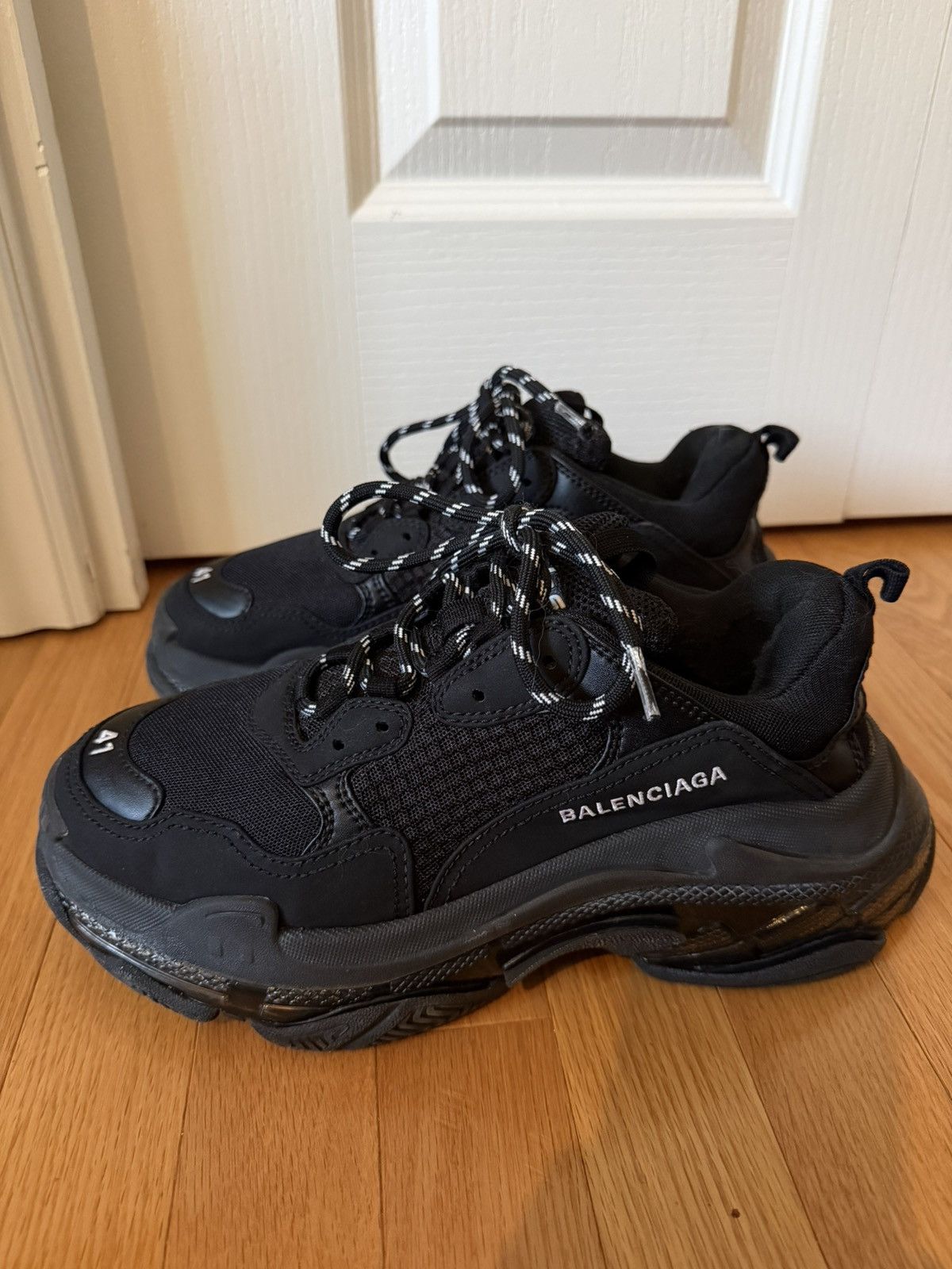 Balenciaga Balenciaga Triple S Black Size US 8 / EU 41 - 1 Thumbnail