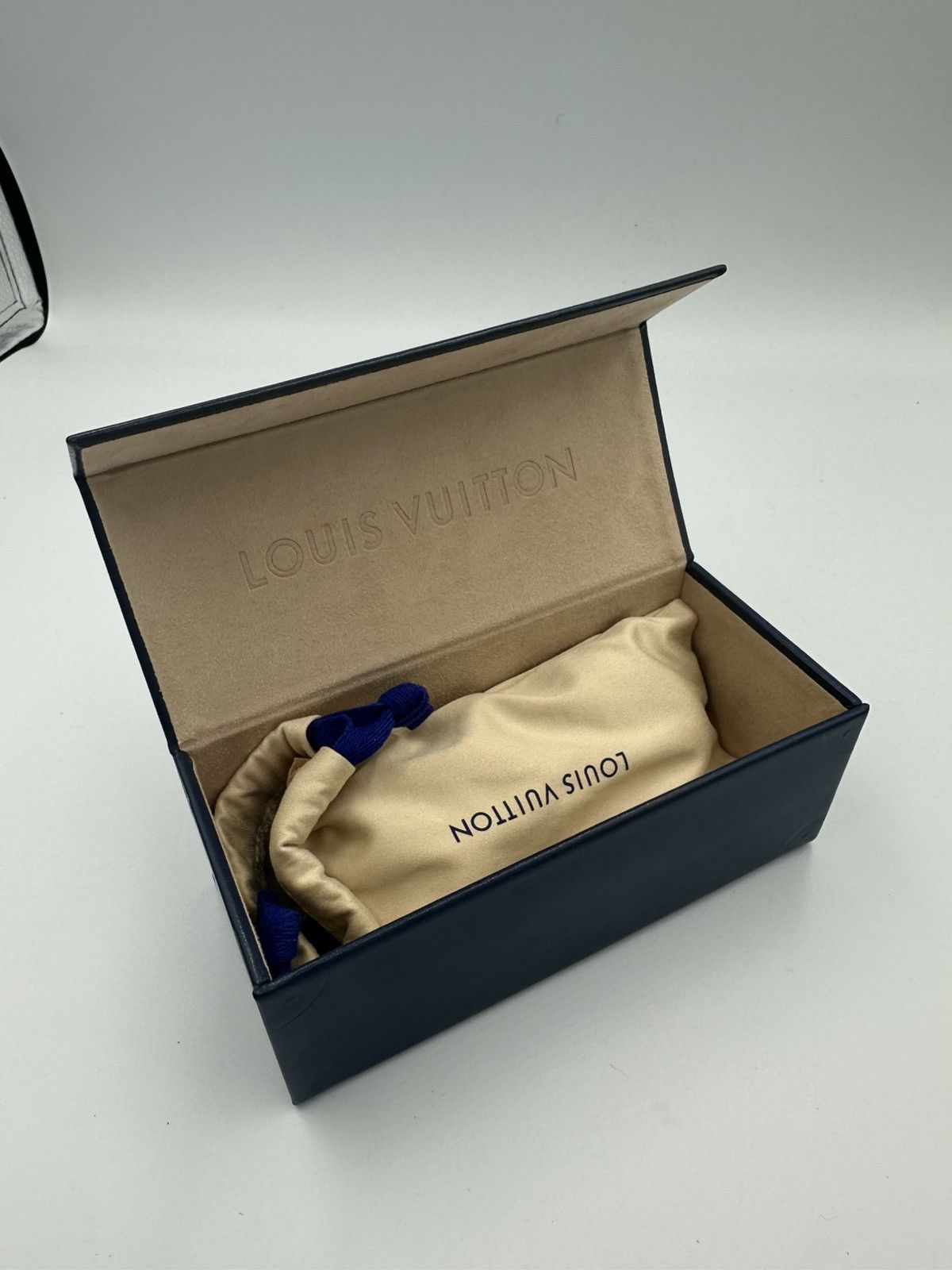 Louis Vuitton Louis Vuitton Camera Lens Sunglasses Size ONE SIZE - 11 Thumbnail