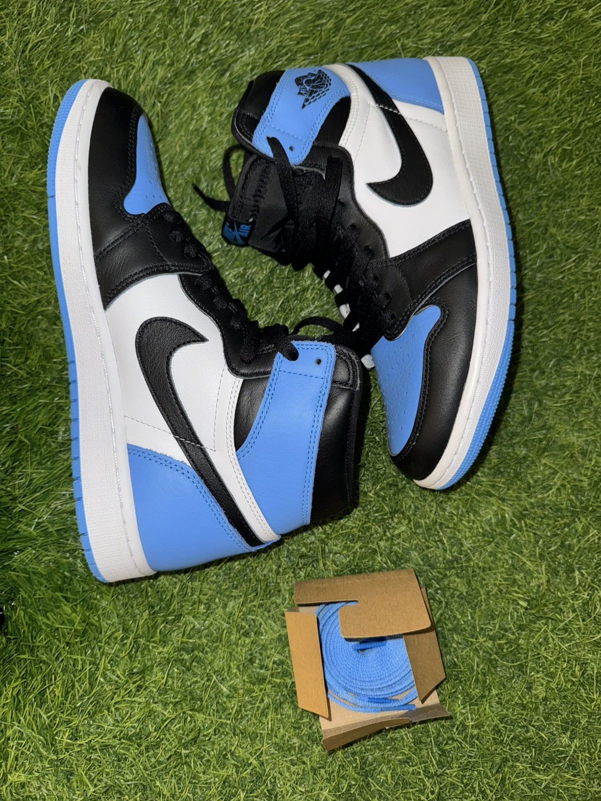 Pre-owned Jordan Nike Air Jordan 1 Retro High Og 'unc Toe' Sneakers In Blue