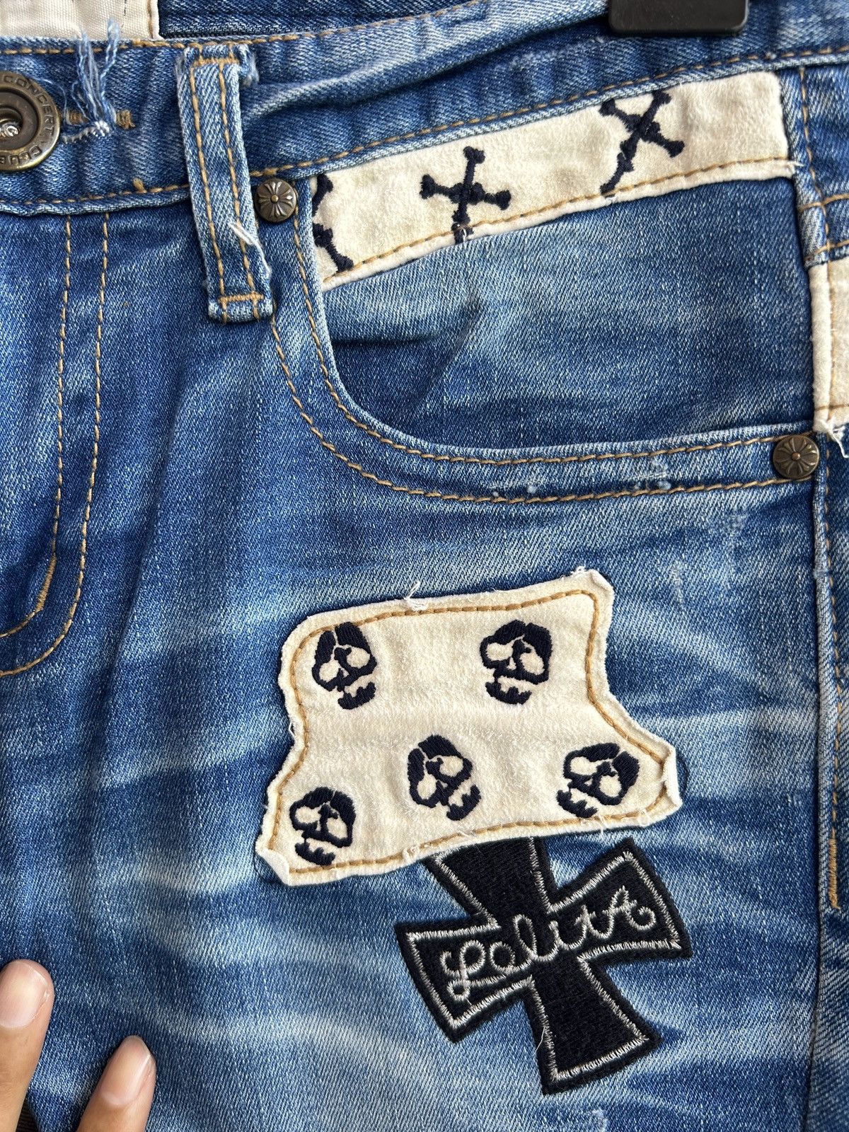 Japanese Brand Distressed Yoshitomo Nara X Lolita Cross Low Rise Jeans Size US 29 - 4 Thumbnail