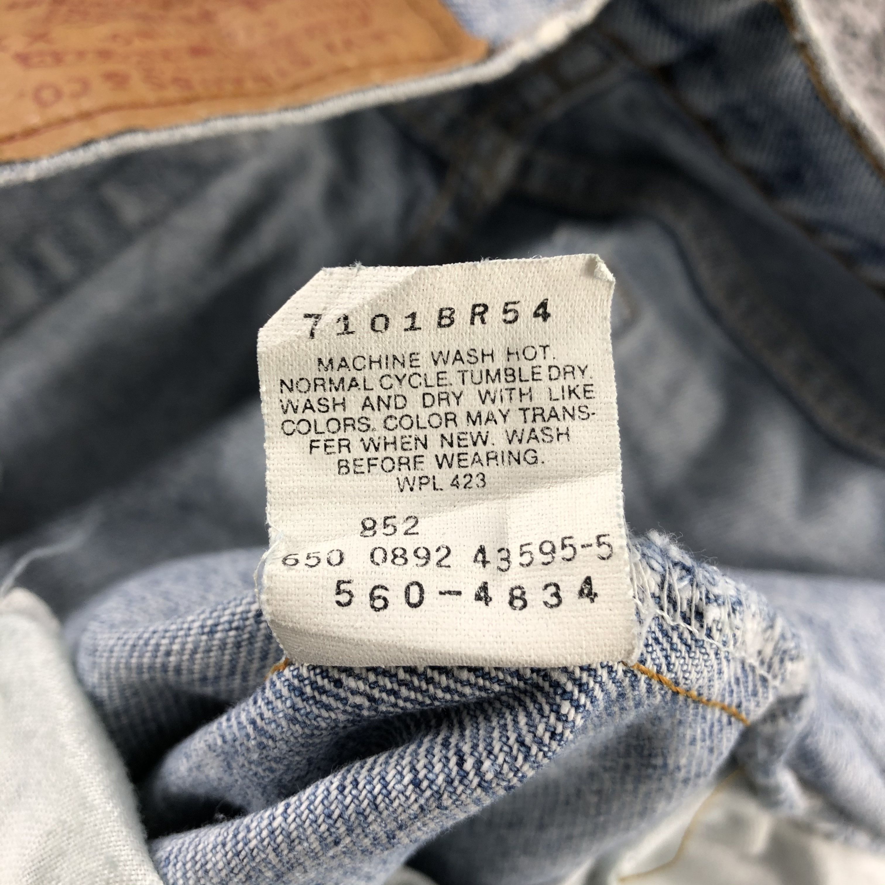 Levi's Vintage 90s Levis 560 Jeans Medium Wash Denim KJ930 Size US 32 / EU 48 - 14 Thumbnail