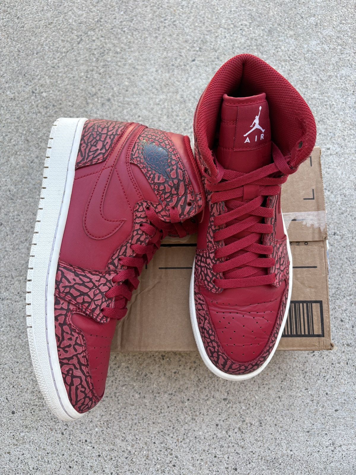 Jordan Brand Jordan 1 Retro High “Red Elephant Print” Men’s Size 9 Size US 9 / EU 42 - 5 Thumbnail