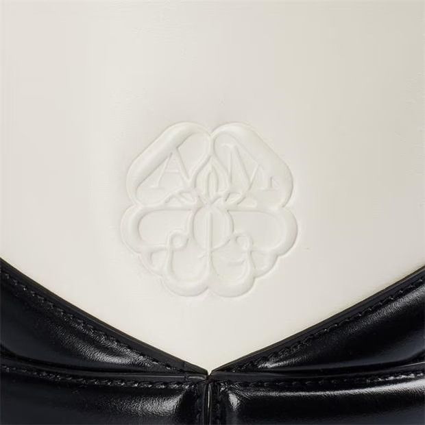 Alexander McQueen o1g2r1mq0824 Size: OS / Curve Small Bag in Ivory & Black Size ONE SIZE - 3 Thumbnail
