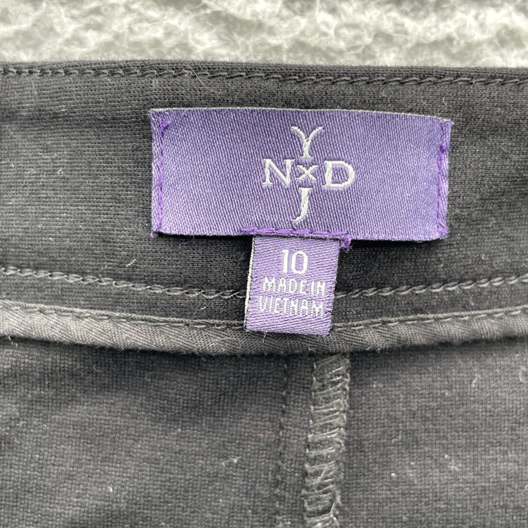 NYDJ NYDJ Jegging Women's 10 Black Lift Tuck Academia Performance Y2k Office Classic Shaping Stretch Classic Fit 32x31 Jeans Mens? Size 32" / US 10 / IT 46 - 7 Thumbnail