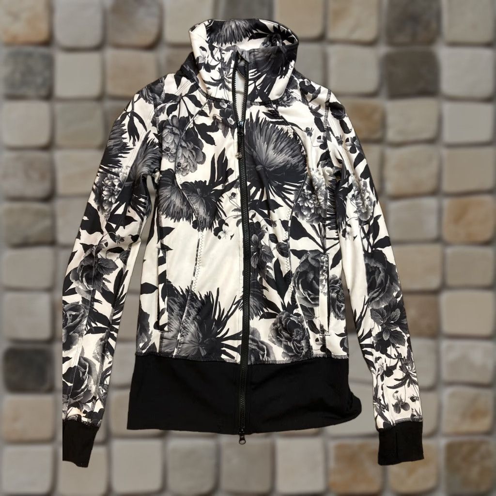 Lululemon Lululemon Nice Asana Jacket Women Sz 4 Brisk Bloom Floral Full Zip Black White Size S / US 4 / IT 40 - 1 Thumbnail