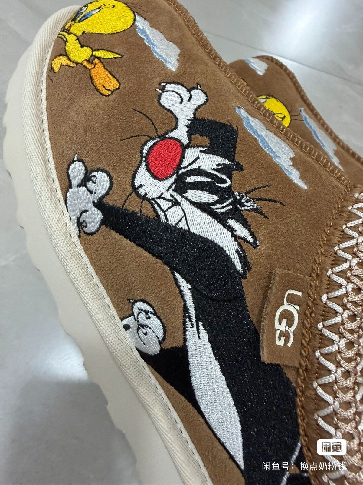 Palace × Ugg PALACE x Looney Tunes x UGG Ultra Mini sandals shoes Size US 8.5 / EU 41-42 - 5 Thumbnail