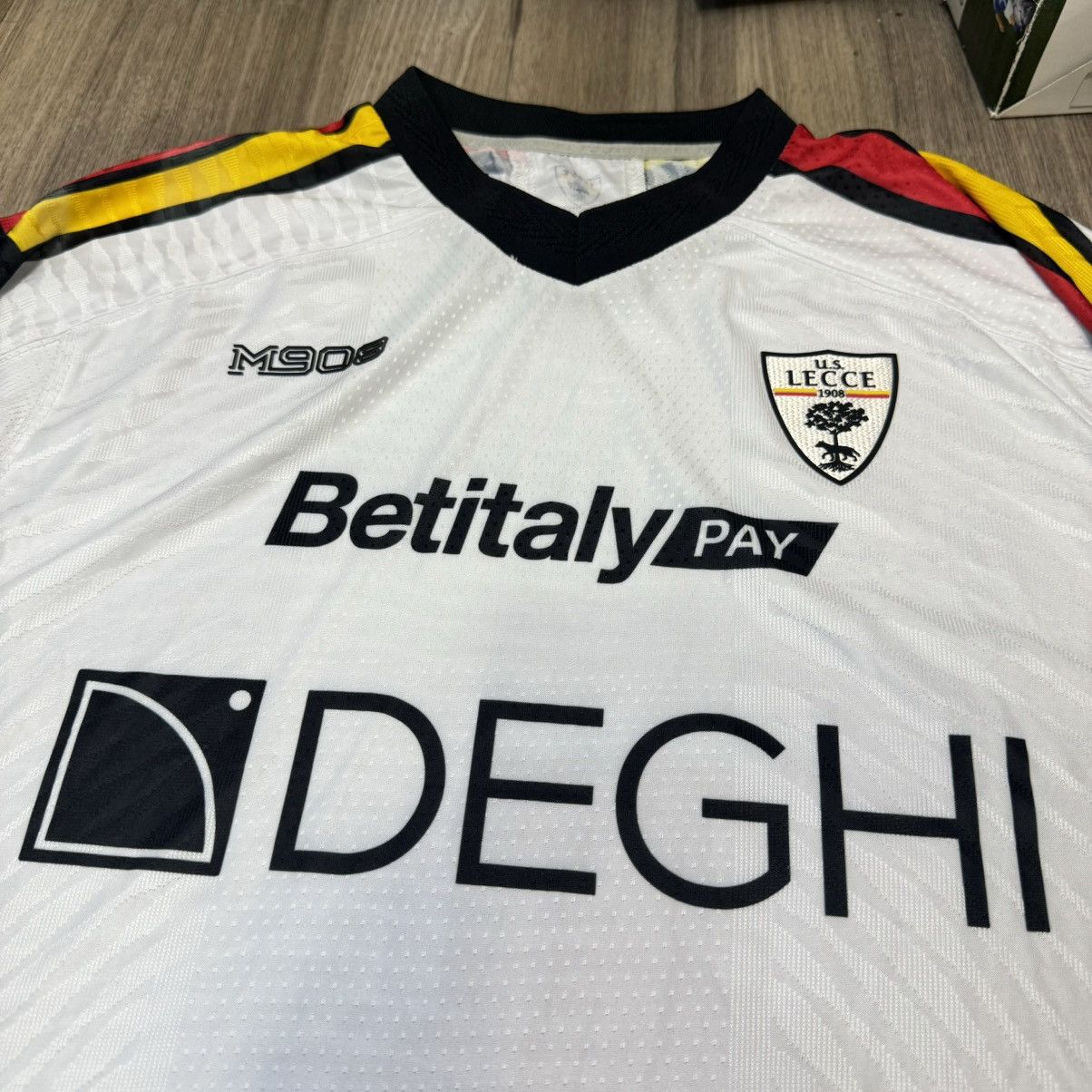 Other Lecce 24/25 away shirt Size US L / EU 52-54 / 3 - 3 Thumbnail