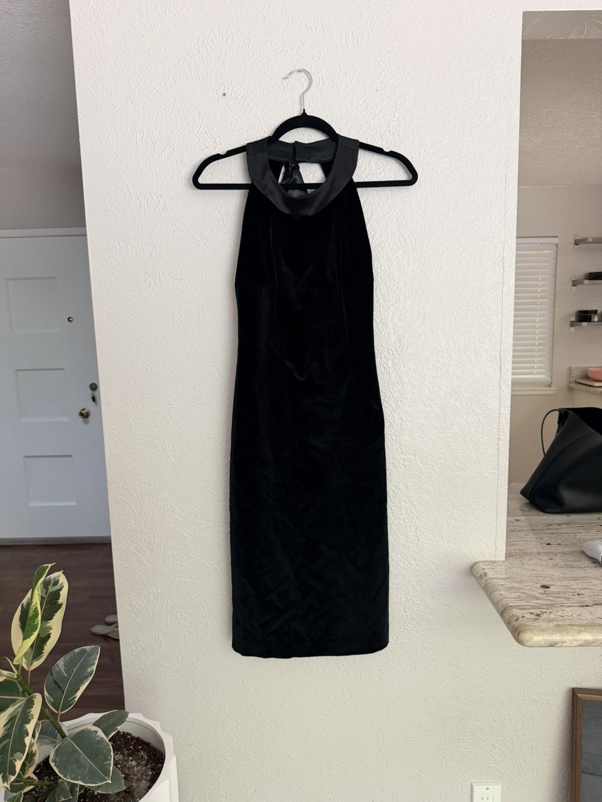 Tara Jarmon Tara Jarmon 90s black velvet open back halter mini dress Size S / US 4 / IT 40 - 8 Thumbnail