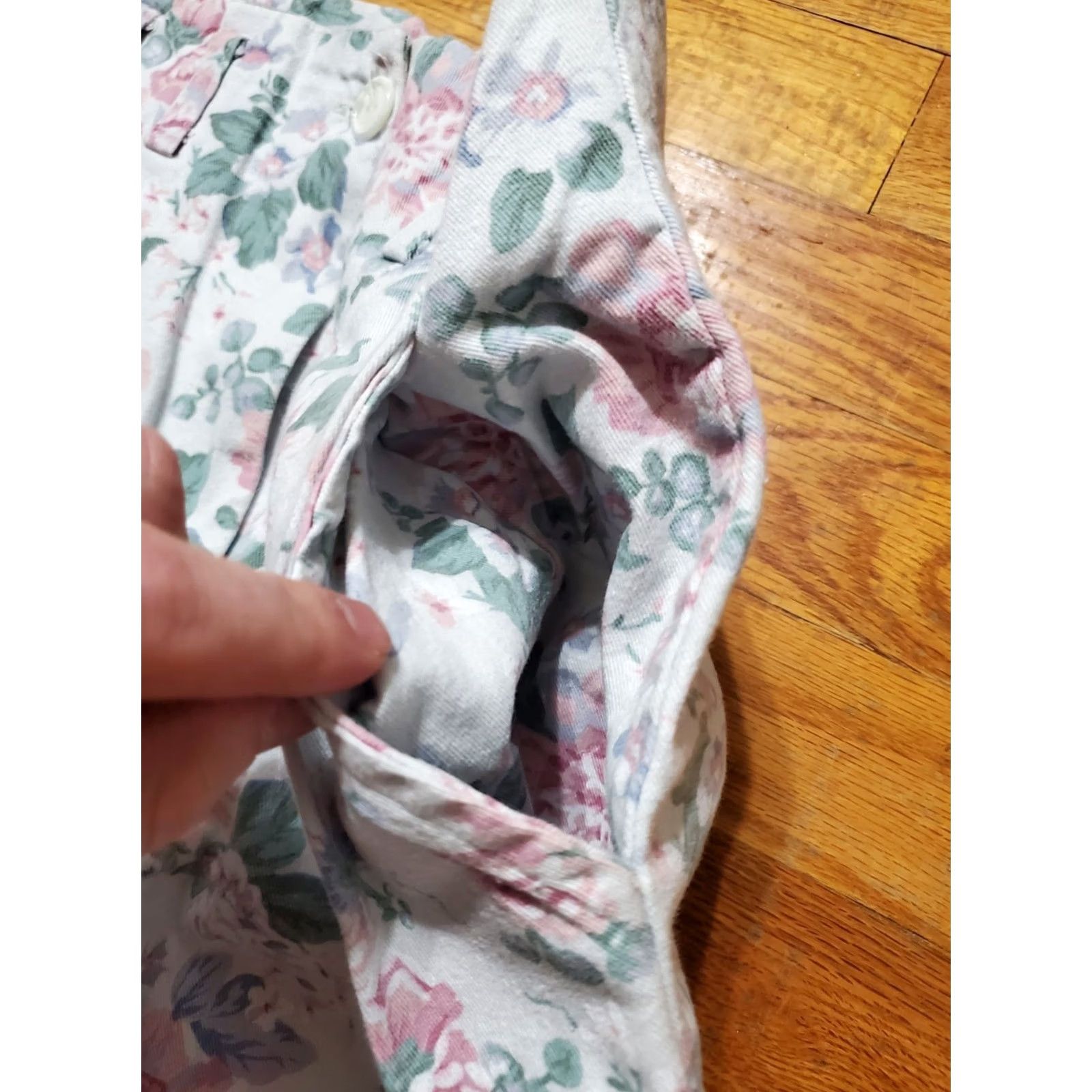 Vintage VINTAGE Best American Clothing Skirt Womens Size 7/8 Floral Cotton USA Made Knee Length A-Line White with Pockets Slit Button Closure All Seasons Size 28" / US 6 / IT 42 - 4 Thumbnail